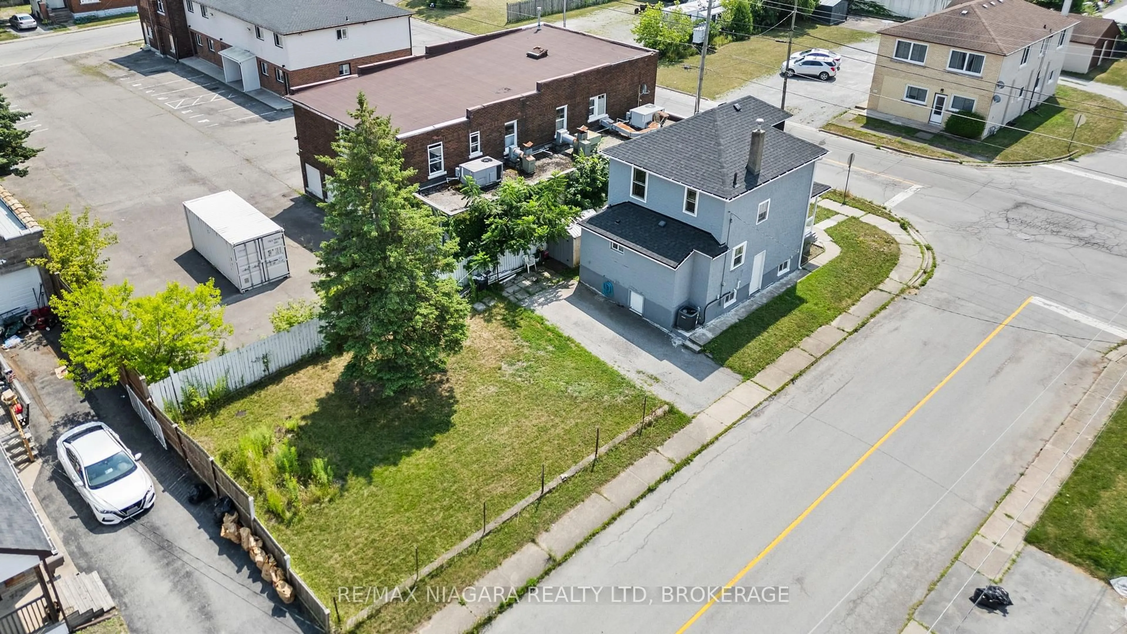 A pic from outside/outdoor area/front of a property/back of a property/a pic from drone, street for 4515 Ferguson St, Niagara Falls Ontario L2E 2Y5