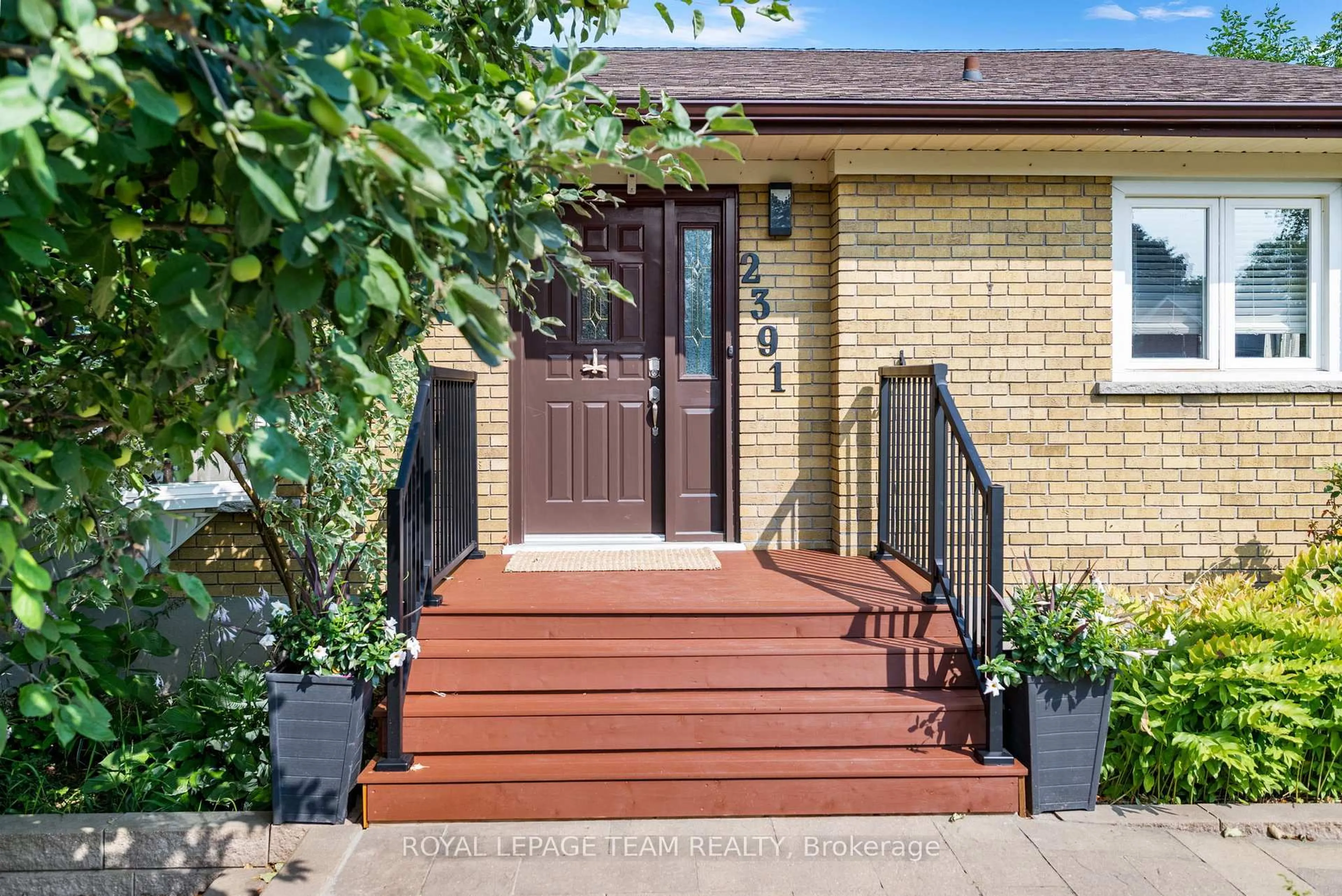 Home with brick exterior material, street for 2391 Cheshire Rd, Ottawa Ontario K2C 1G2
