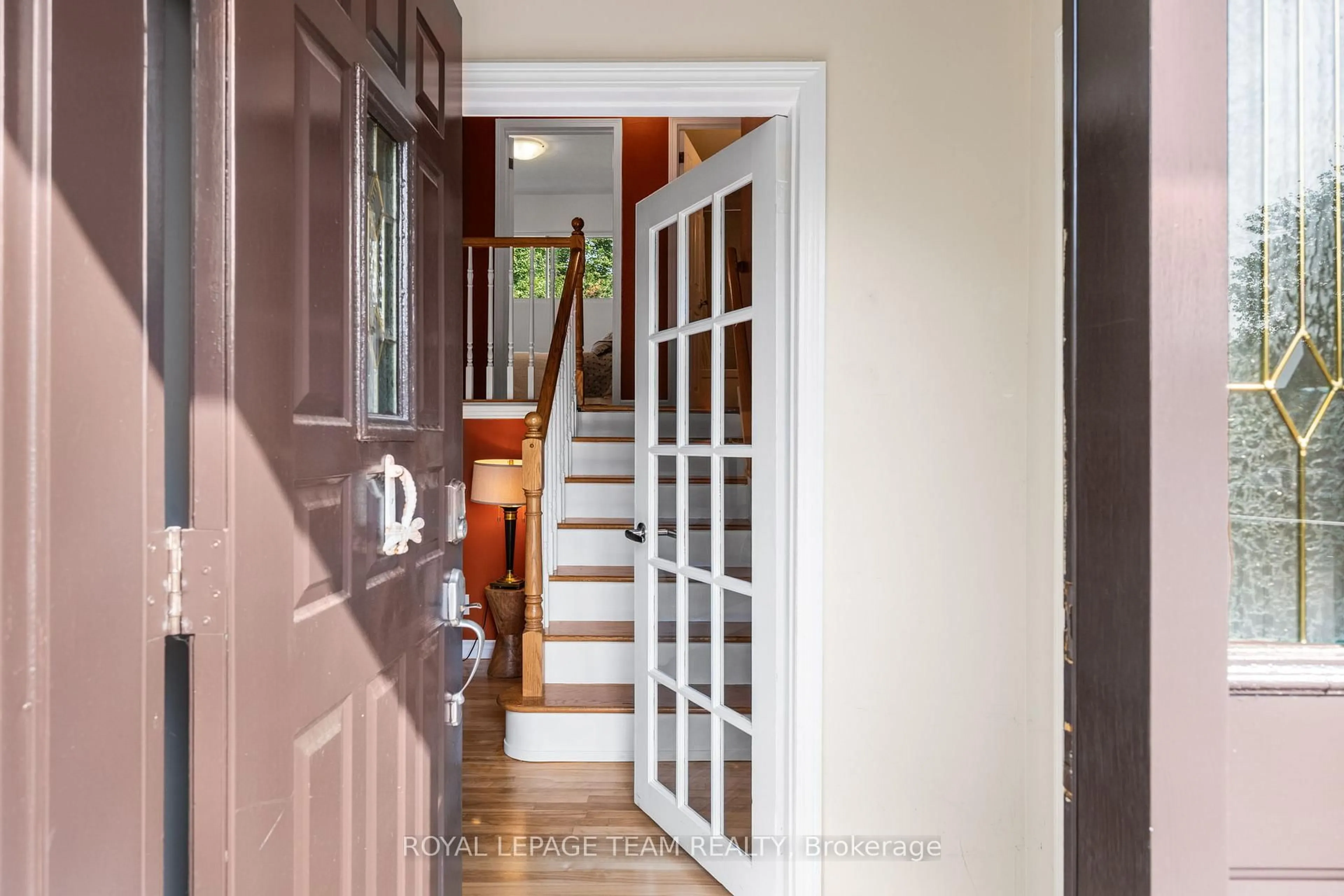 Indoor entryway for 2391 Cheshire Rd, Ottawa Ontario K2C 1G2