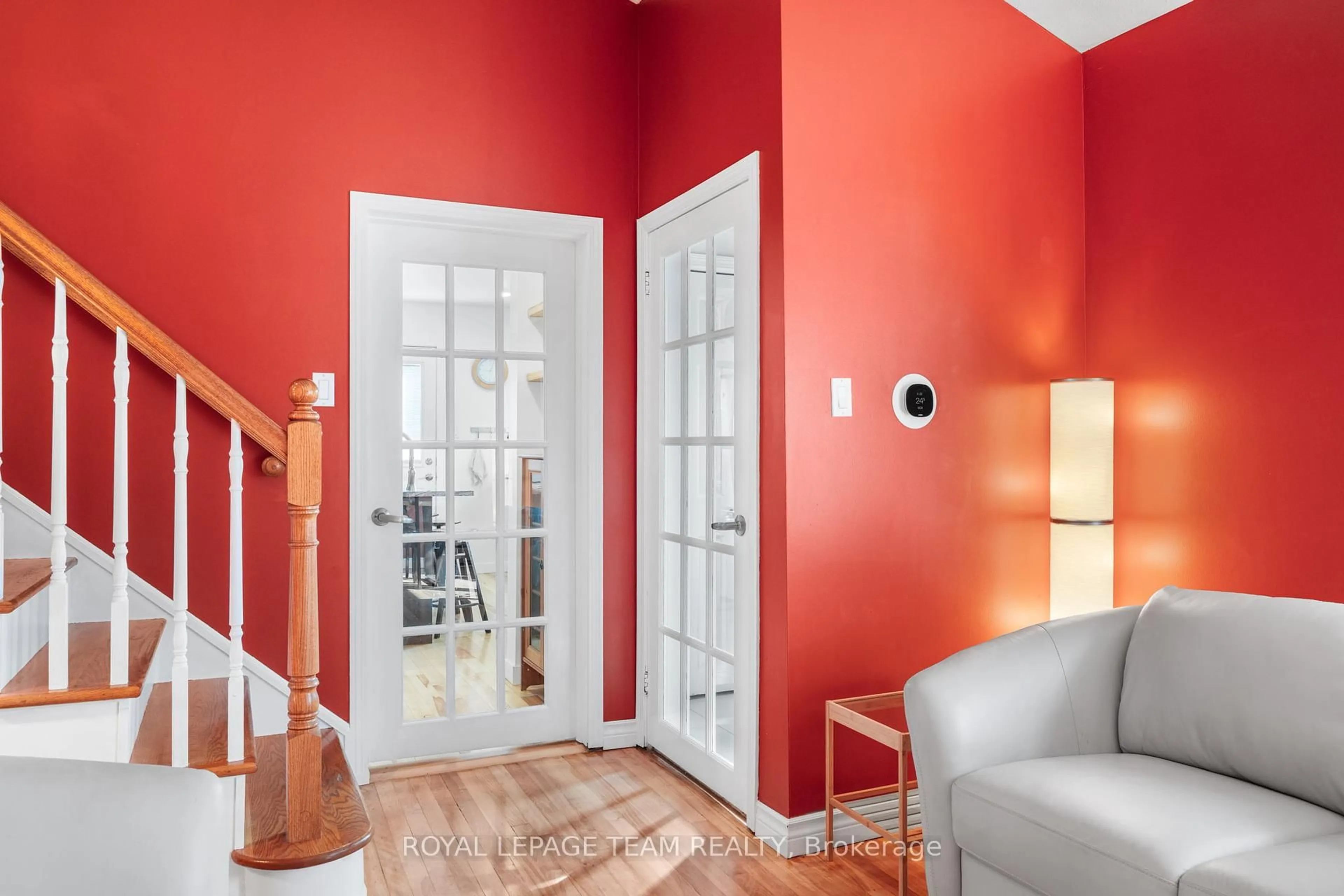 Indoor entryway for 2391 Cheshire Rd, Ottawa Ontario K2C 1G2