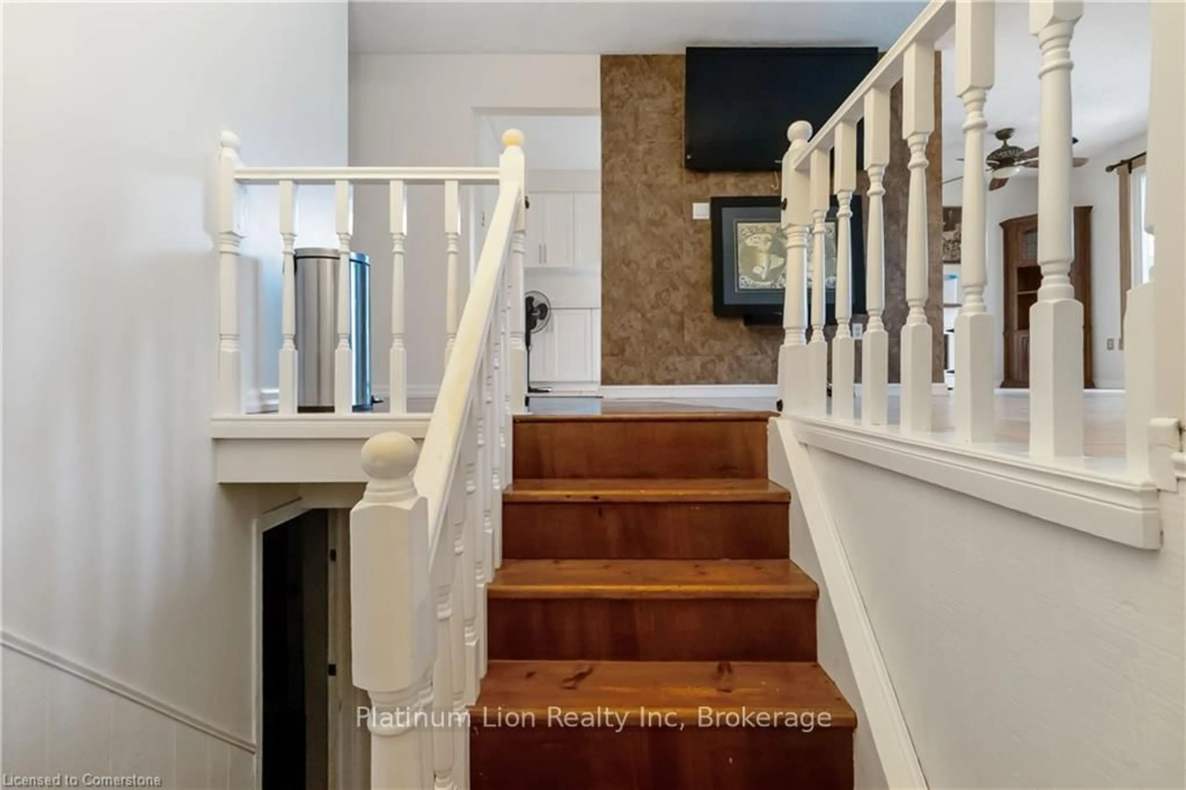 Unknown for 6 Equestrian Crt, Brantford Ontario N3P 1H1