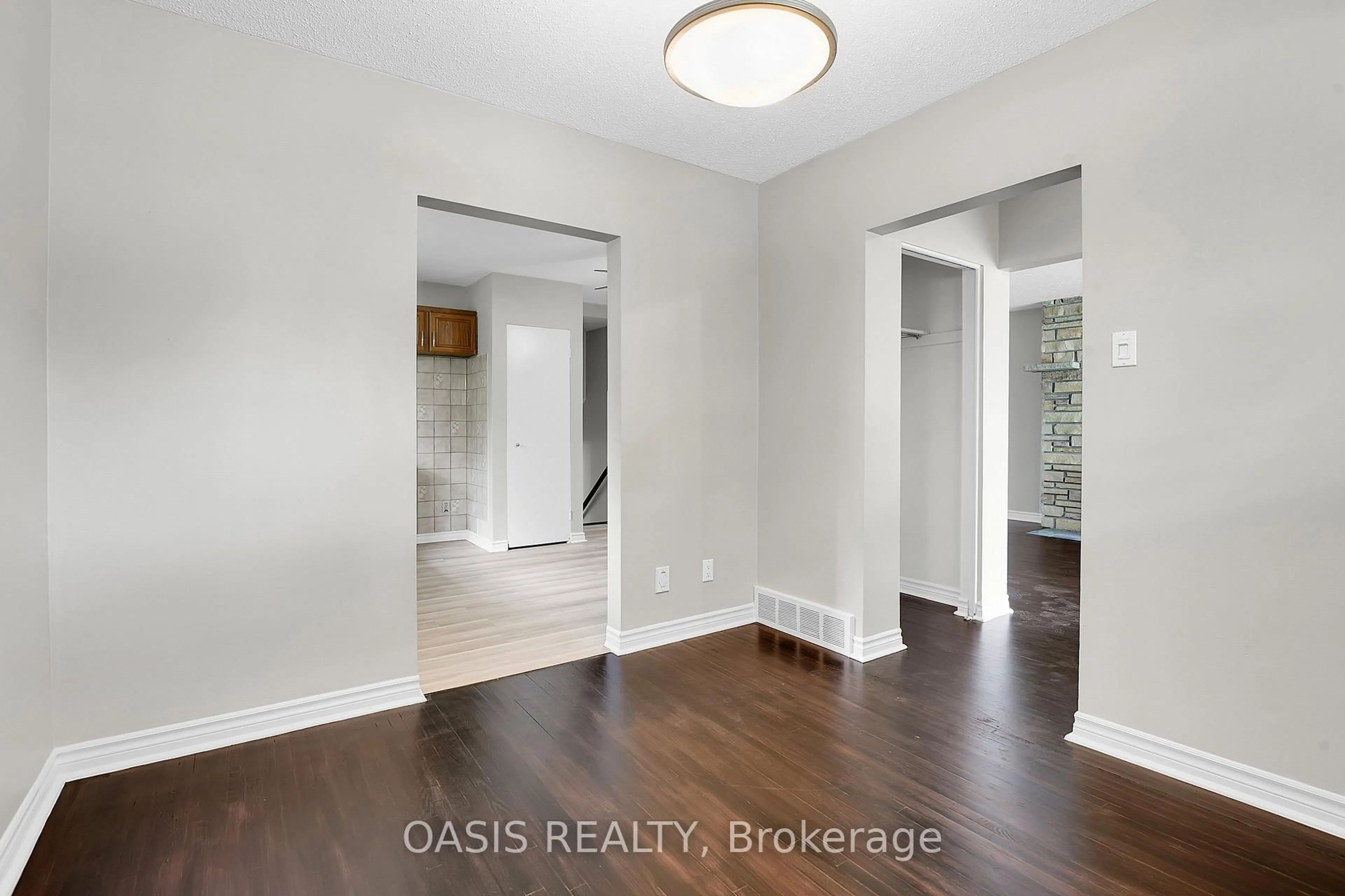 A pic of a room for 2606 Egan Rd, Ottawa Ontario K1V 8N1