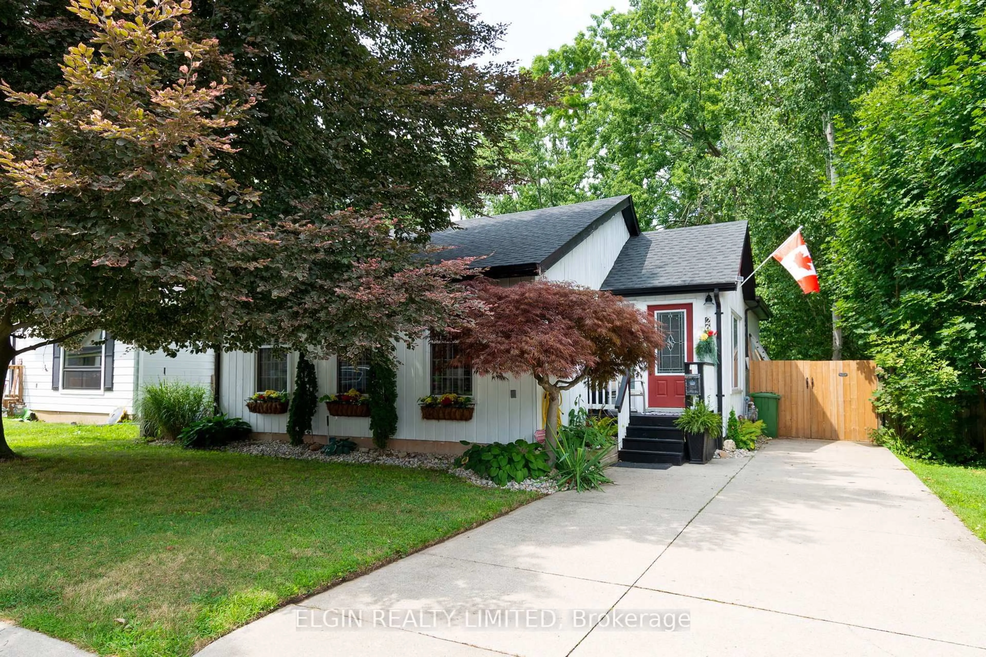 Home with brick exterior material, street for 26 Oak St, St. Thomas Ontario N5R 1R4