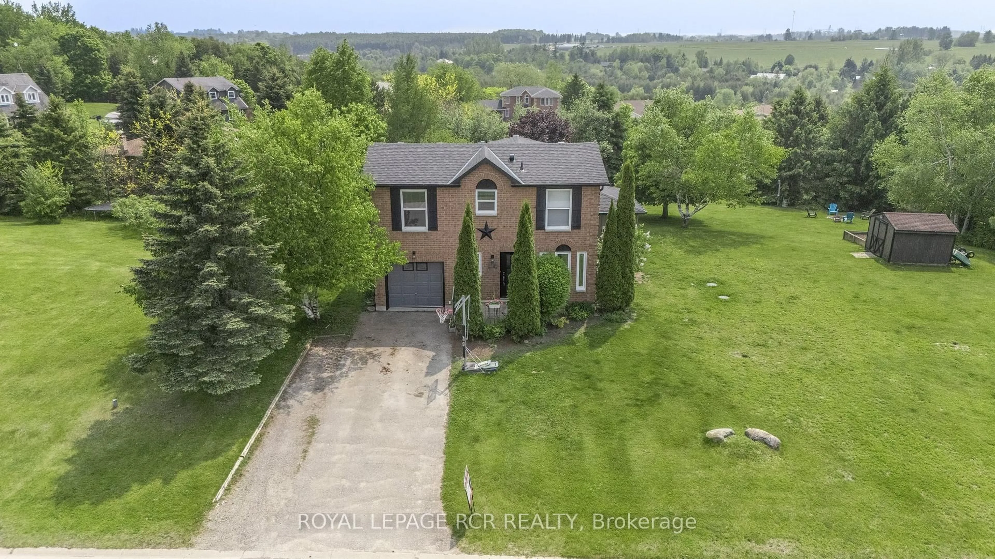 A pic from outside/outdoor area/front of a property/back of a property/a pic from drone, unknown for 18 Peter St, Amaranth Ontario L9W 5Z8