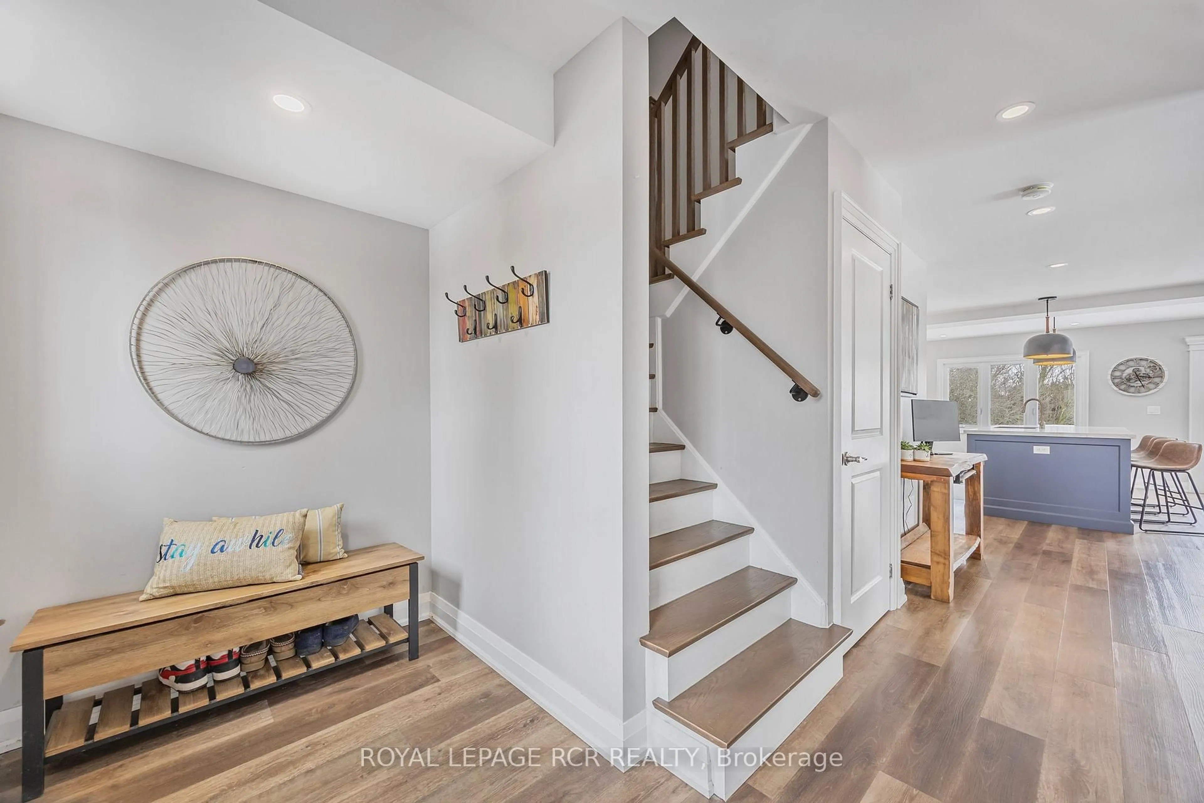 Indoor entryway for 18 Peter St, Amaranth Ontario L9W 5Z8