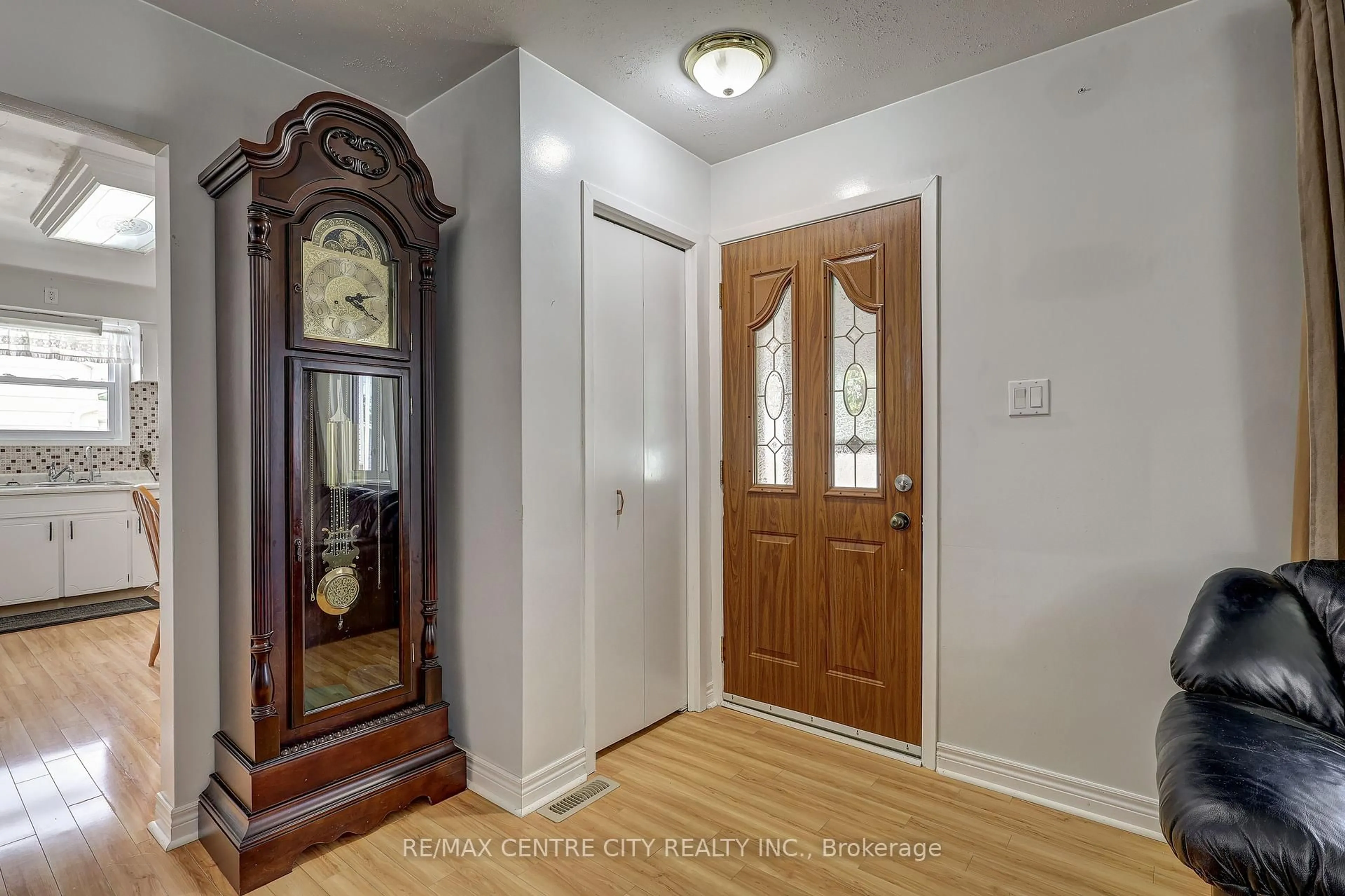 Indoor entryway for 49 Victoria St, Aylmer Ontario N5H 1X5