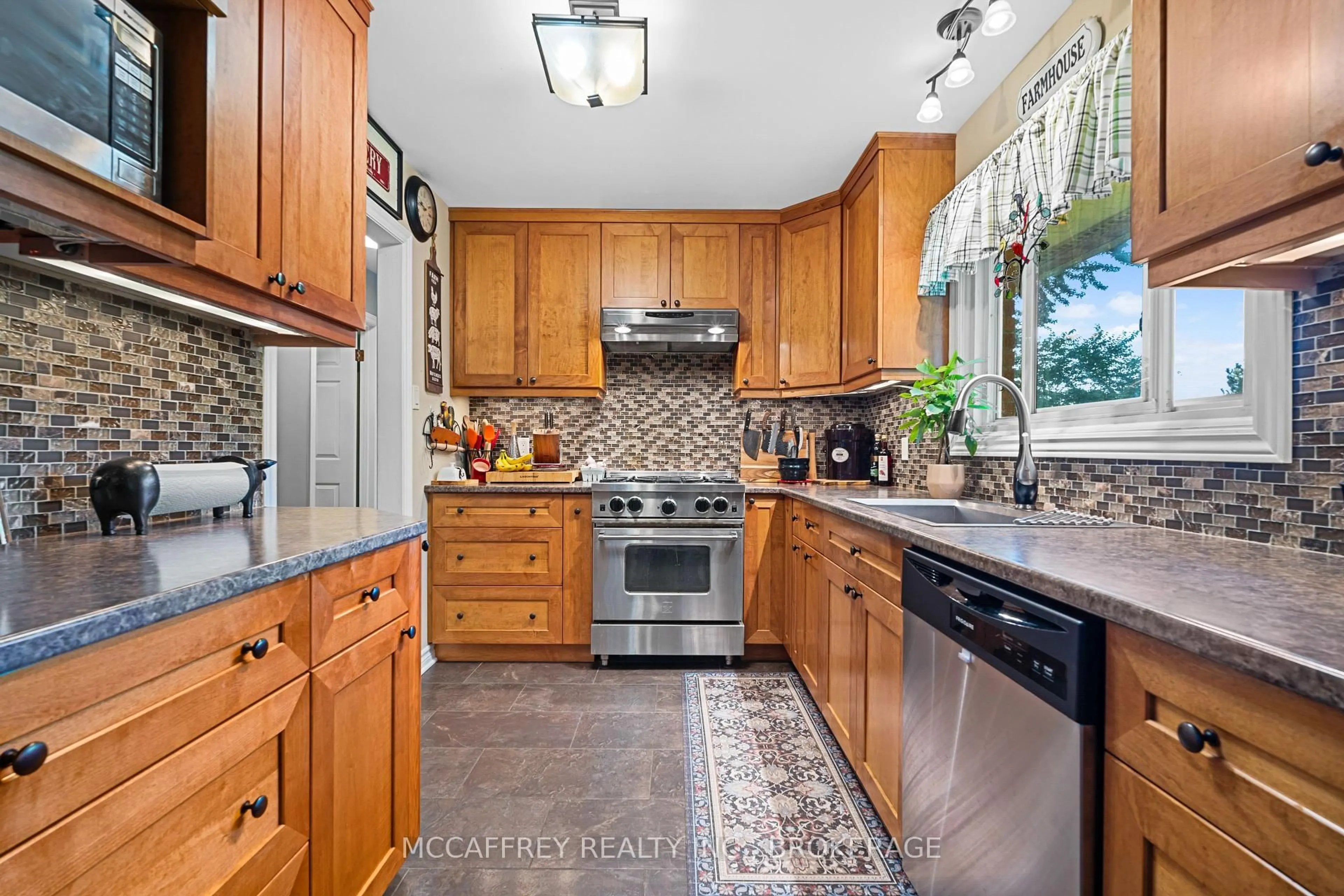 Unknown for 102 WRIGHT Pl, Bath Ontario K0H 1G0