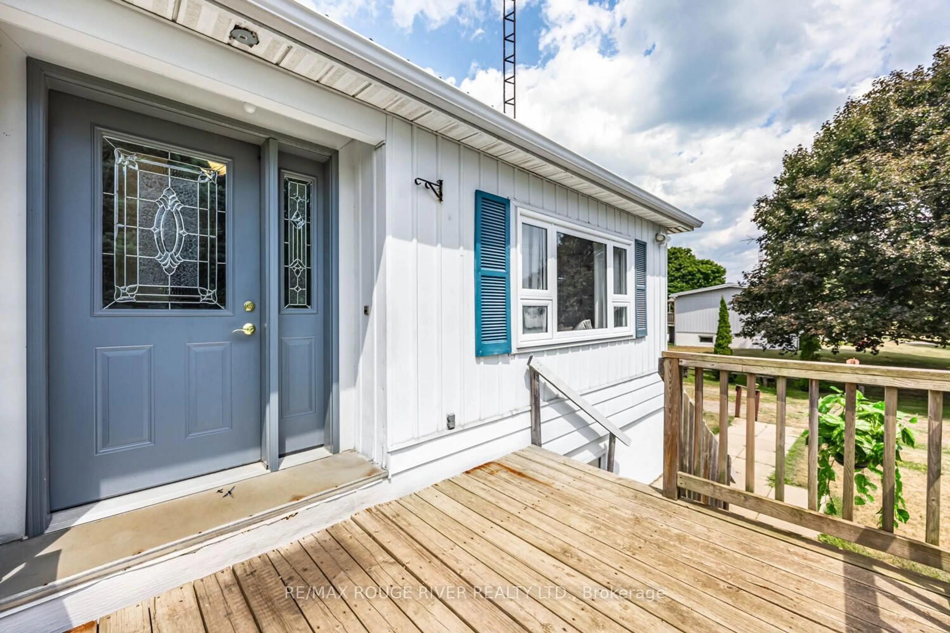 Home with vinyl exterior material, water/lake/river/ocean view for 7622 Telephone Rd, Hamilton Township Ontario K9A 0R2
