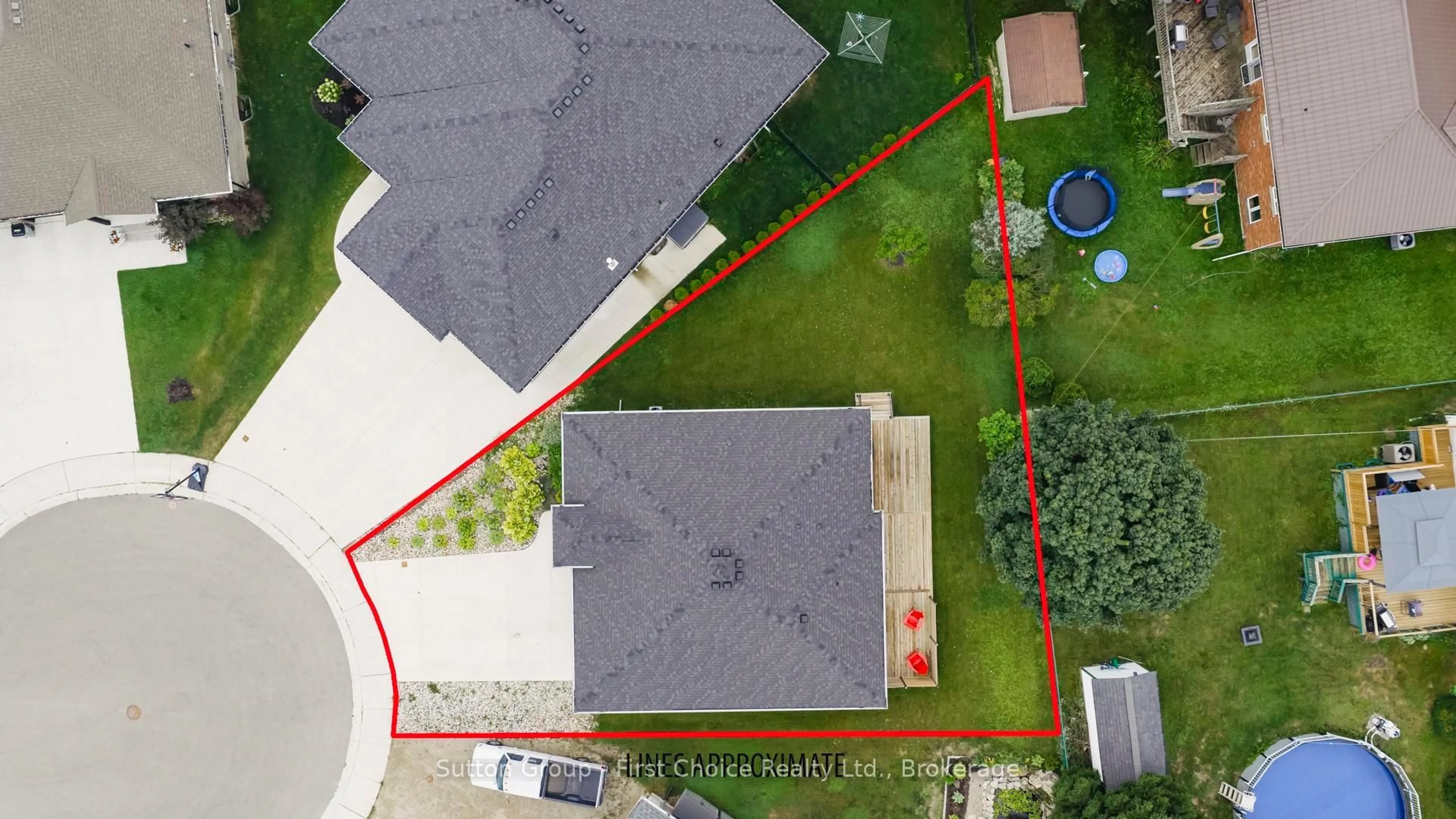 A pic from outside/outdoor area/front of a property/back of a property/a pic from drone, unknown for 34 Yost Crt, Perth East Ontario N0K 1M0