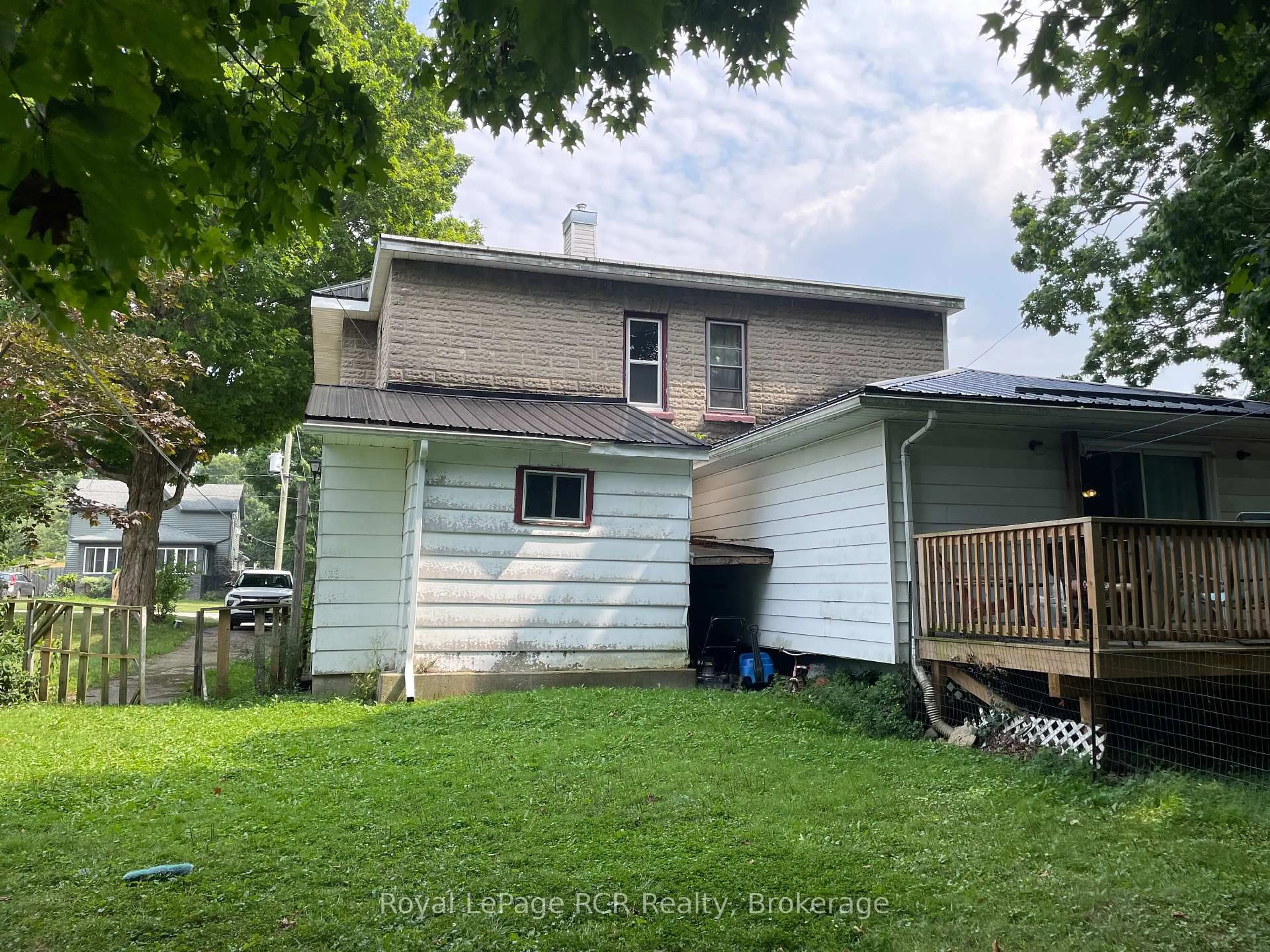 Unknown for 146-148 Frances St, North Huron Ontario N0G 2W0