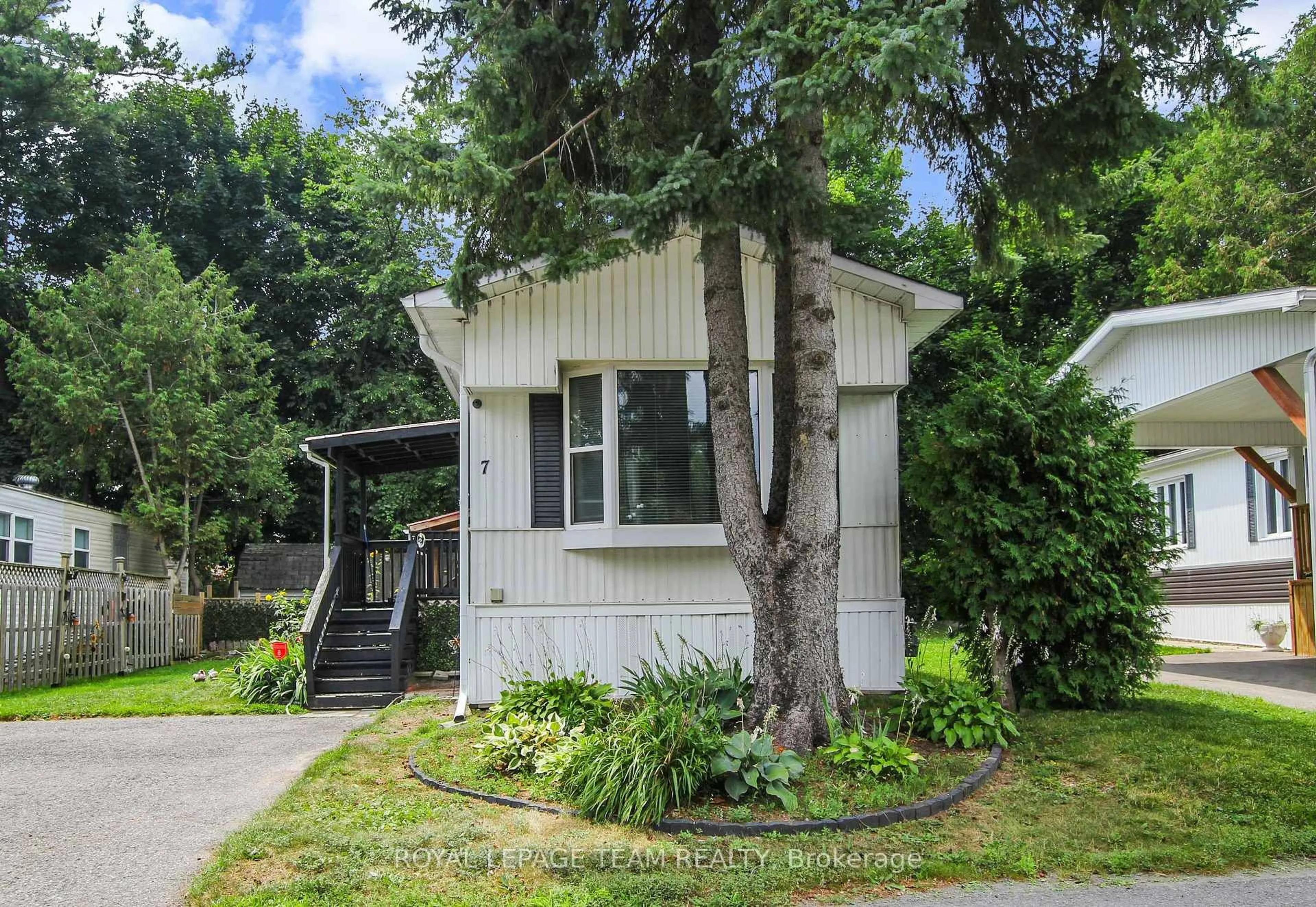 Shed for 7 Rowan Rd, Ottawa Ontario K2S 1B7