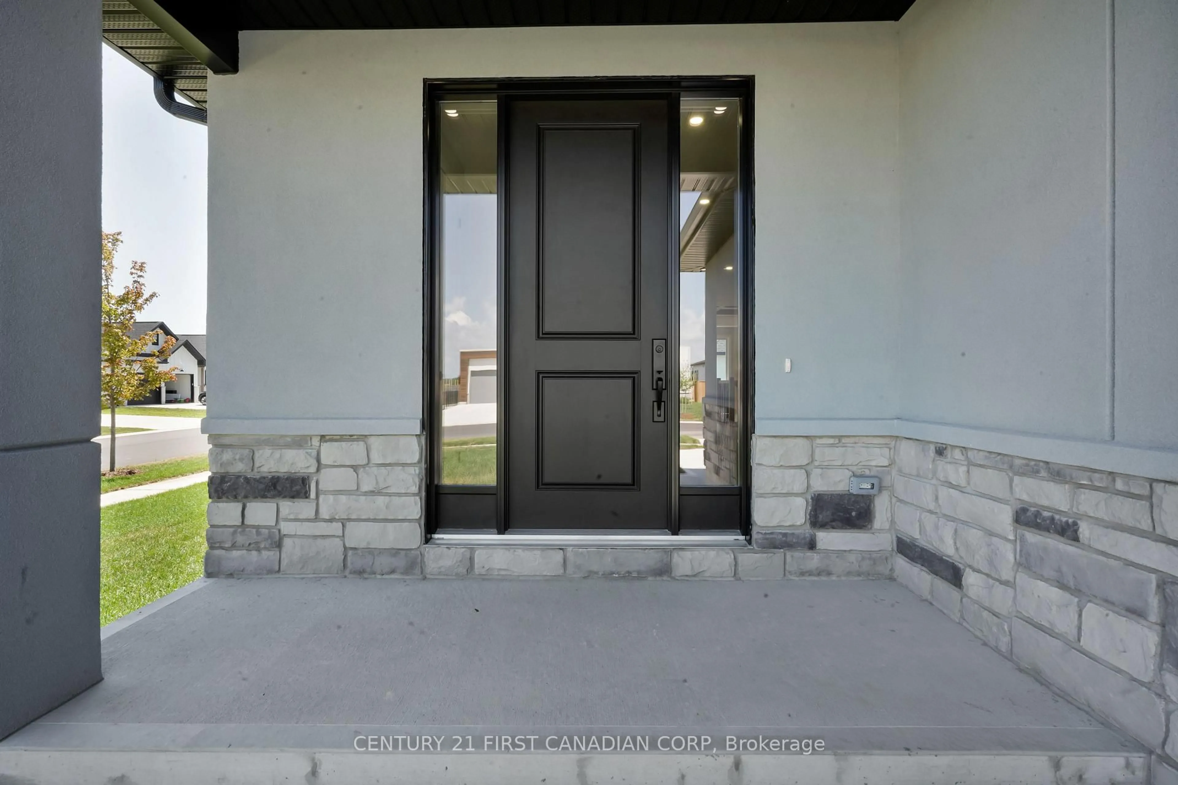 Indoor entryway for 303 Nancy St, Dutton/Dunwich Ontario N0L 1J0