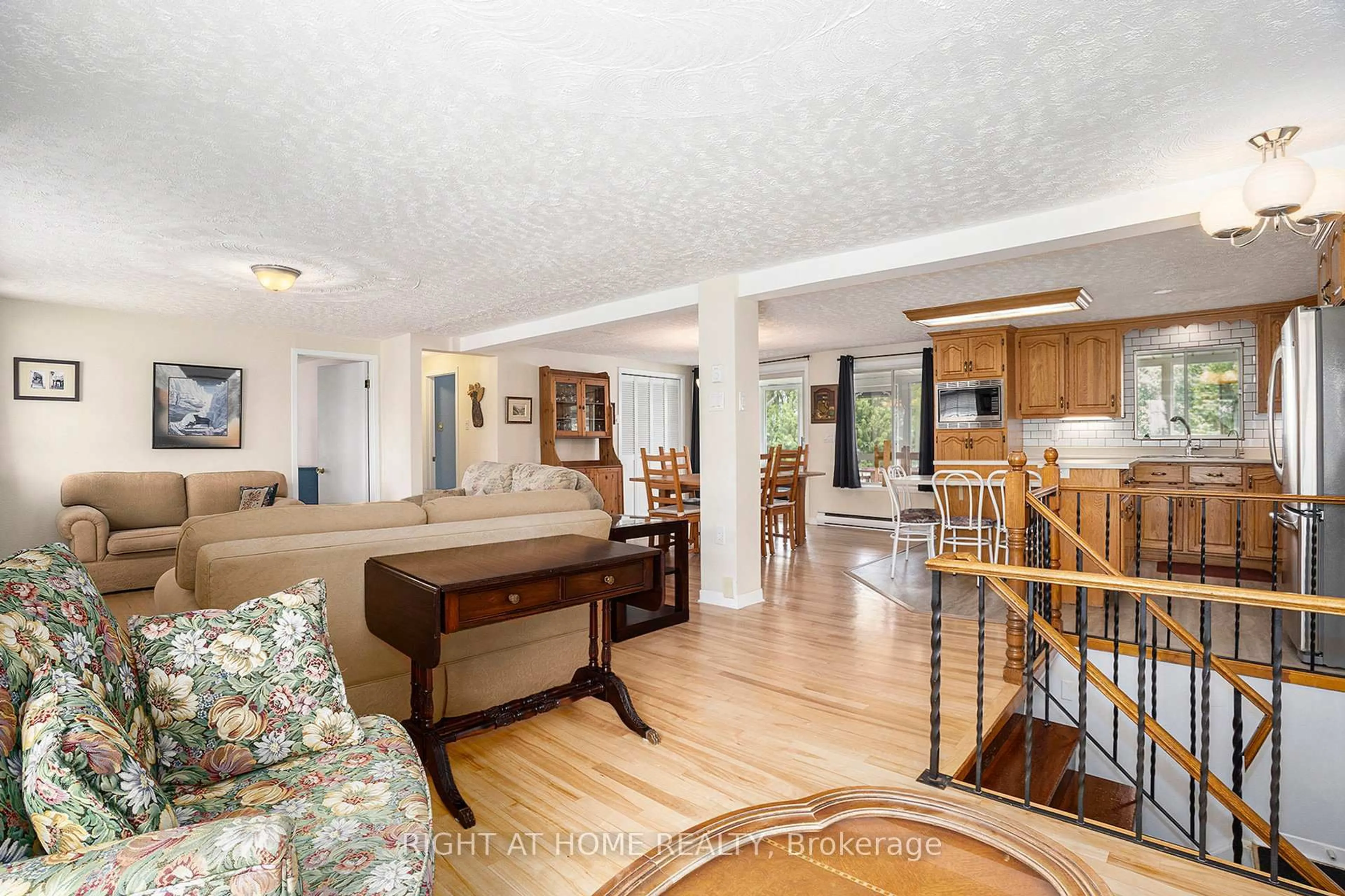 Living room with furniture, unknown for 1103 Conc 1 Alfred Rd, Alfred and Plantagenet Ontario K0B 1J0