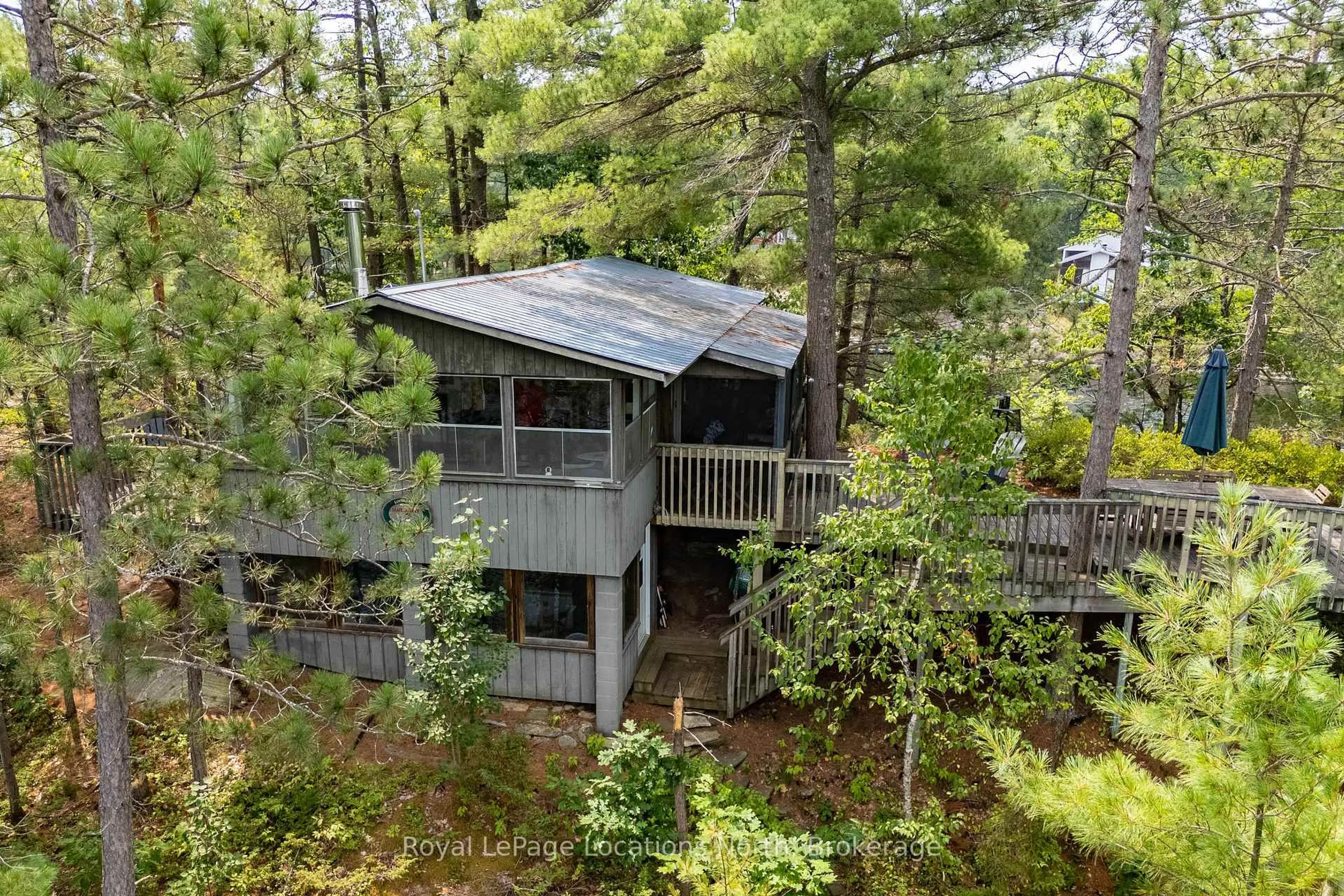 A pic from outside/outdoor area/front of a property/back of a property/a pic from drone, unknown for 2 3LN Berkinshaw Island, Gravenhurst Ontario P1P 1R2