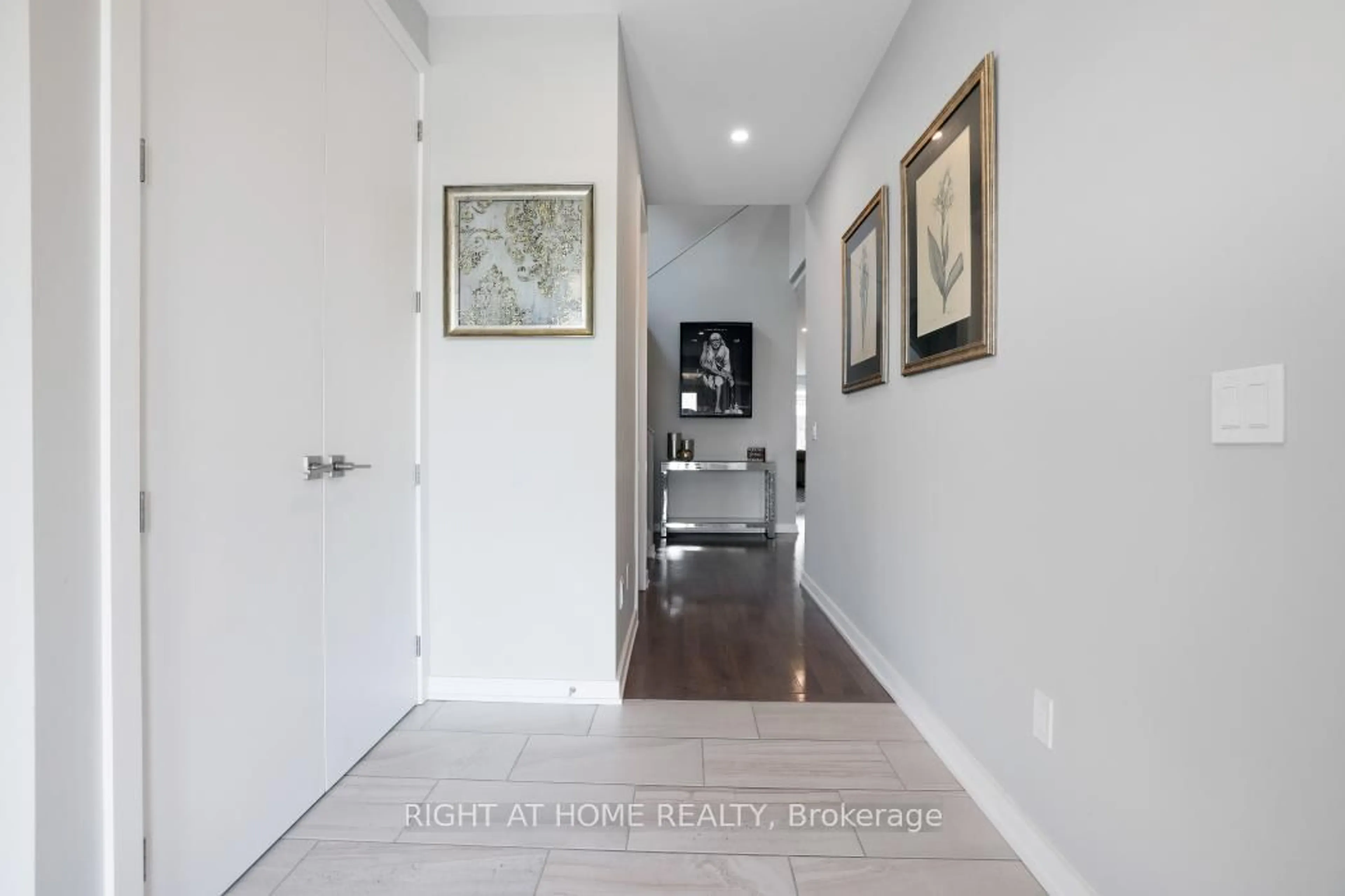 Indoor entryway for 159 Rockmelon St, Ottawa Ontario K1X 0K6