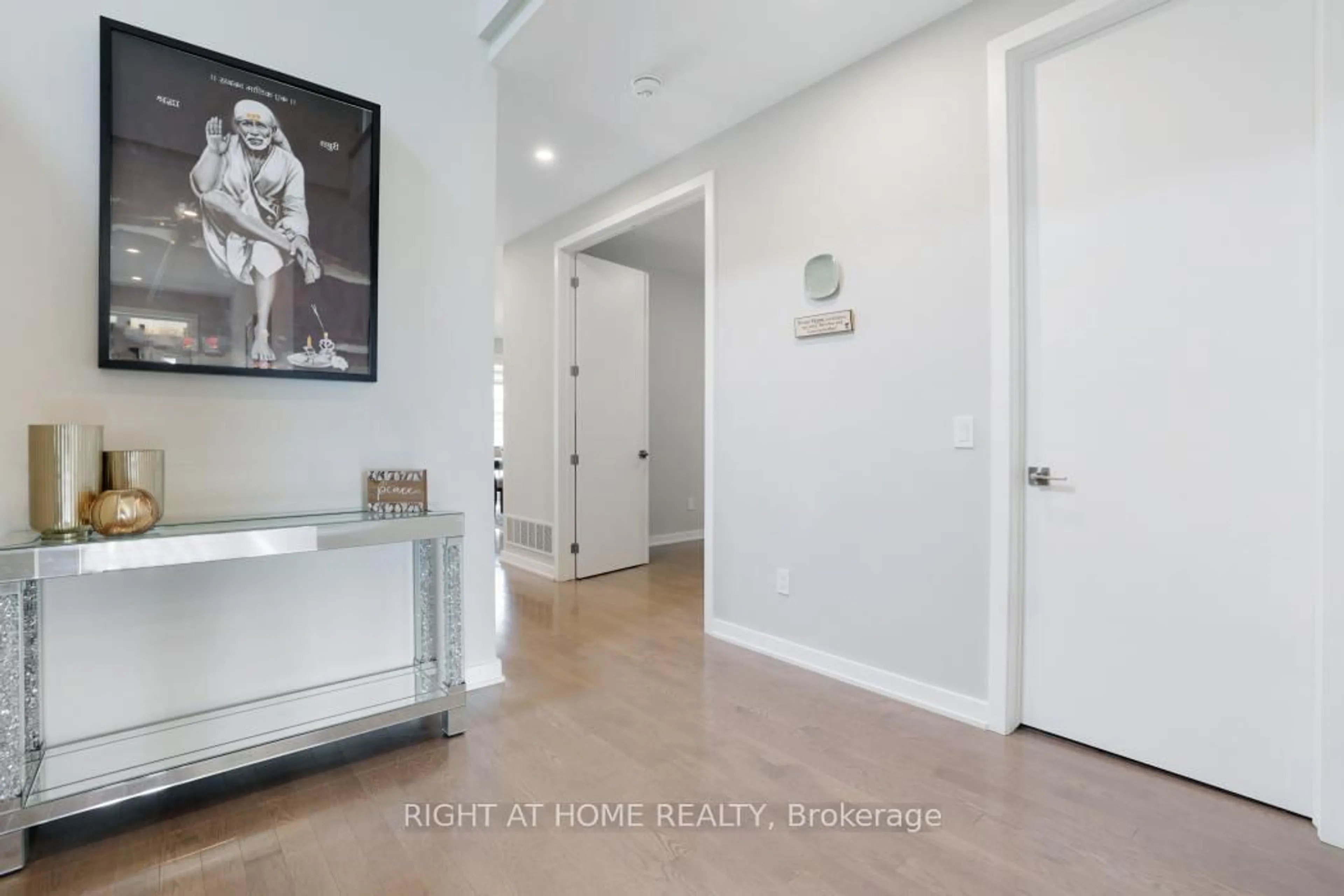Indoor entryway for 159 Rockmelon St, Ottawa Ontario K1X 0K6