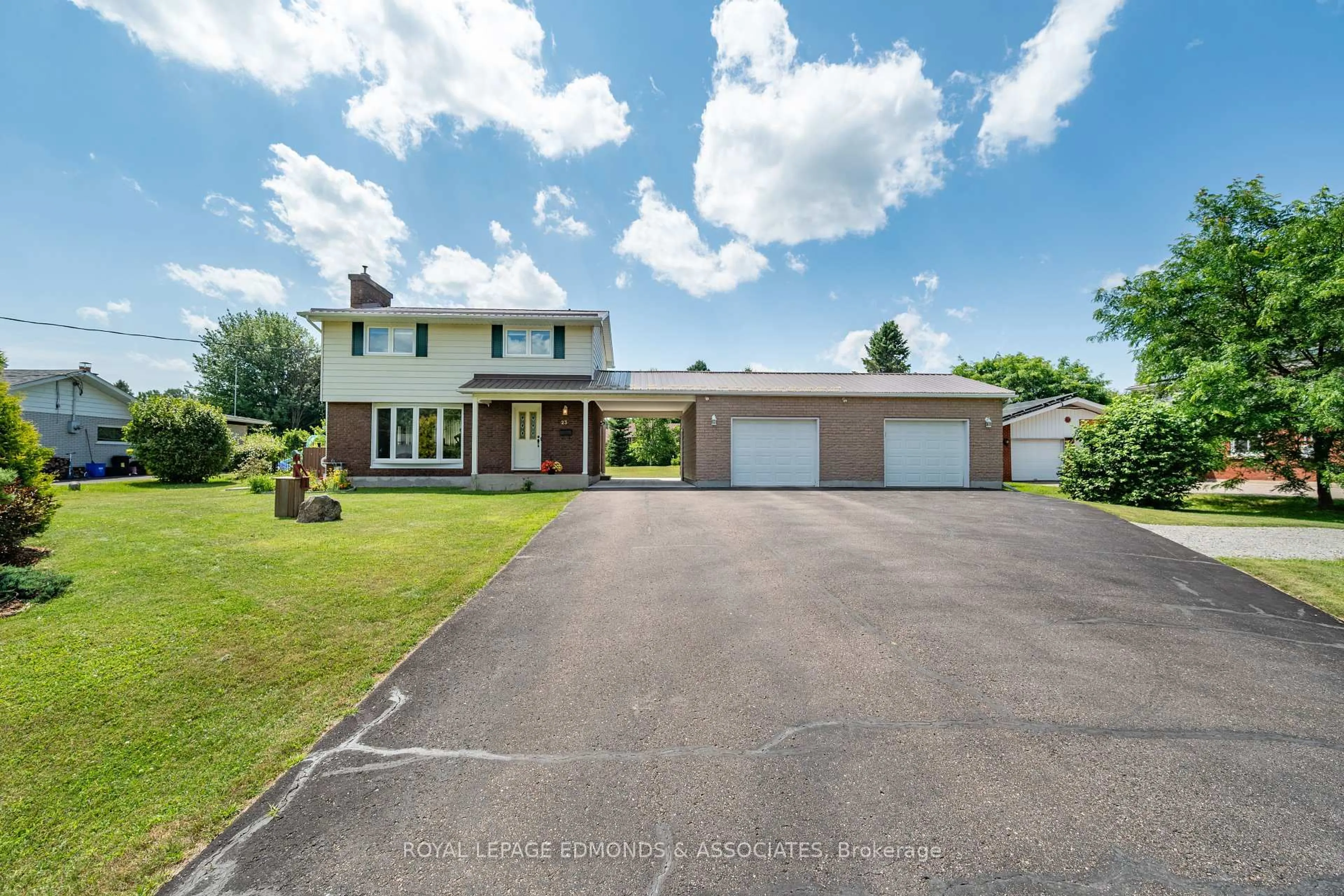 A pic from outside/outdoor area/front of a property/back of a property/a pic from drone, street for 23 Barry St, Laurentian Valley Ontario K8A 7L8