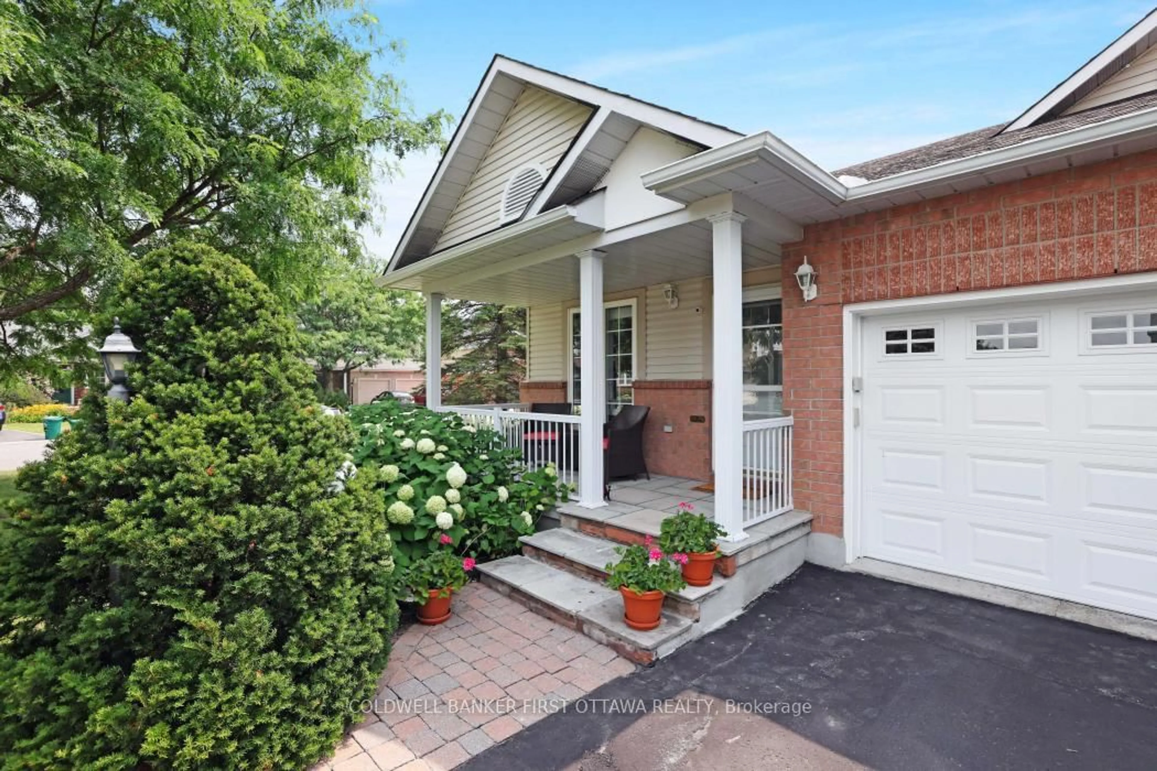Home with brick exterior material, street for 10 Ladybirds Cres, Stittsville Ontario K2S 1Z6