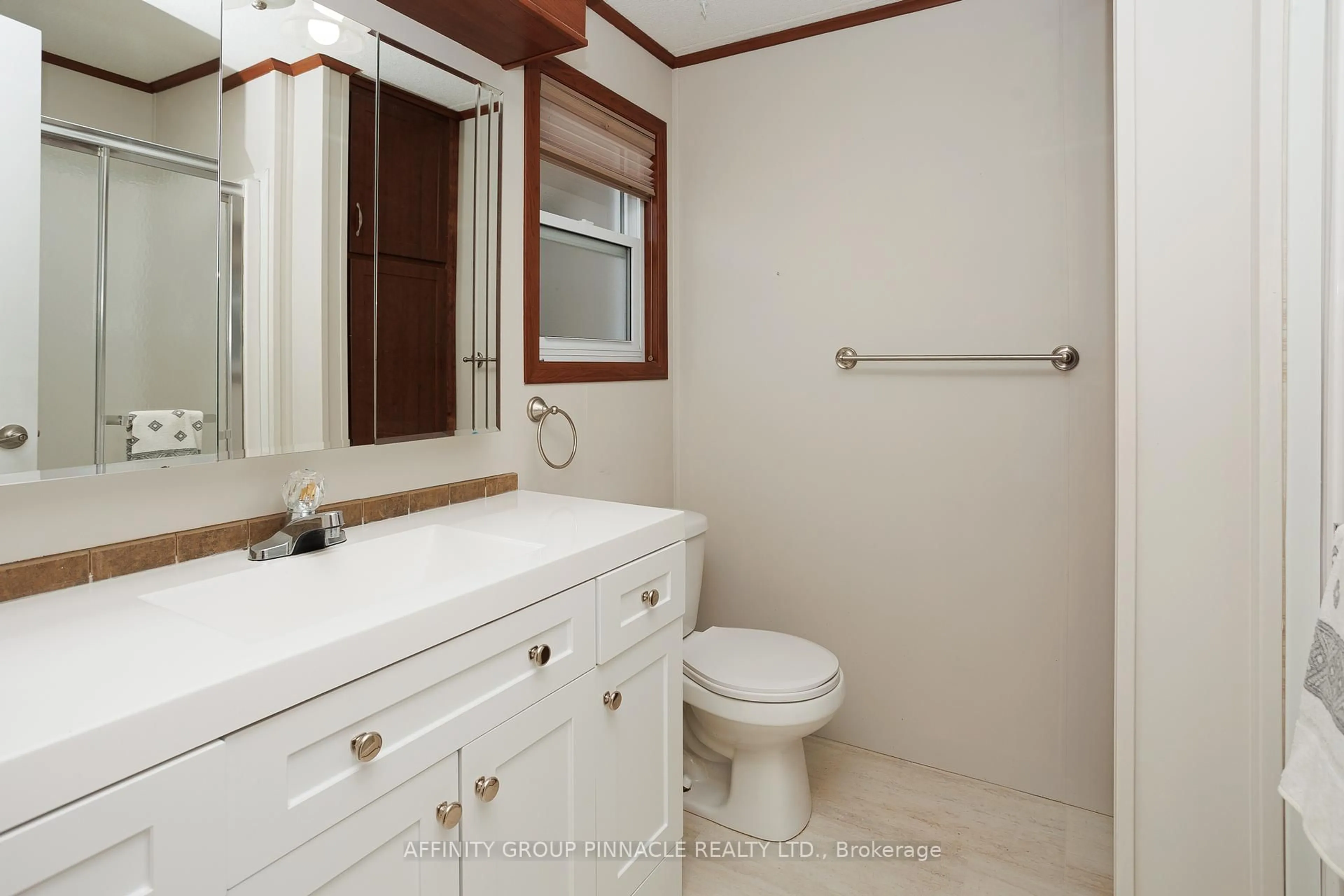 Standard bathroom, ceramic/tile floor for 20 Creekside Circ, Kawartha Lakes Ontario K0M 1L0