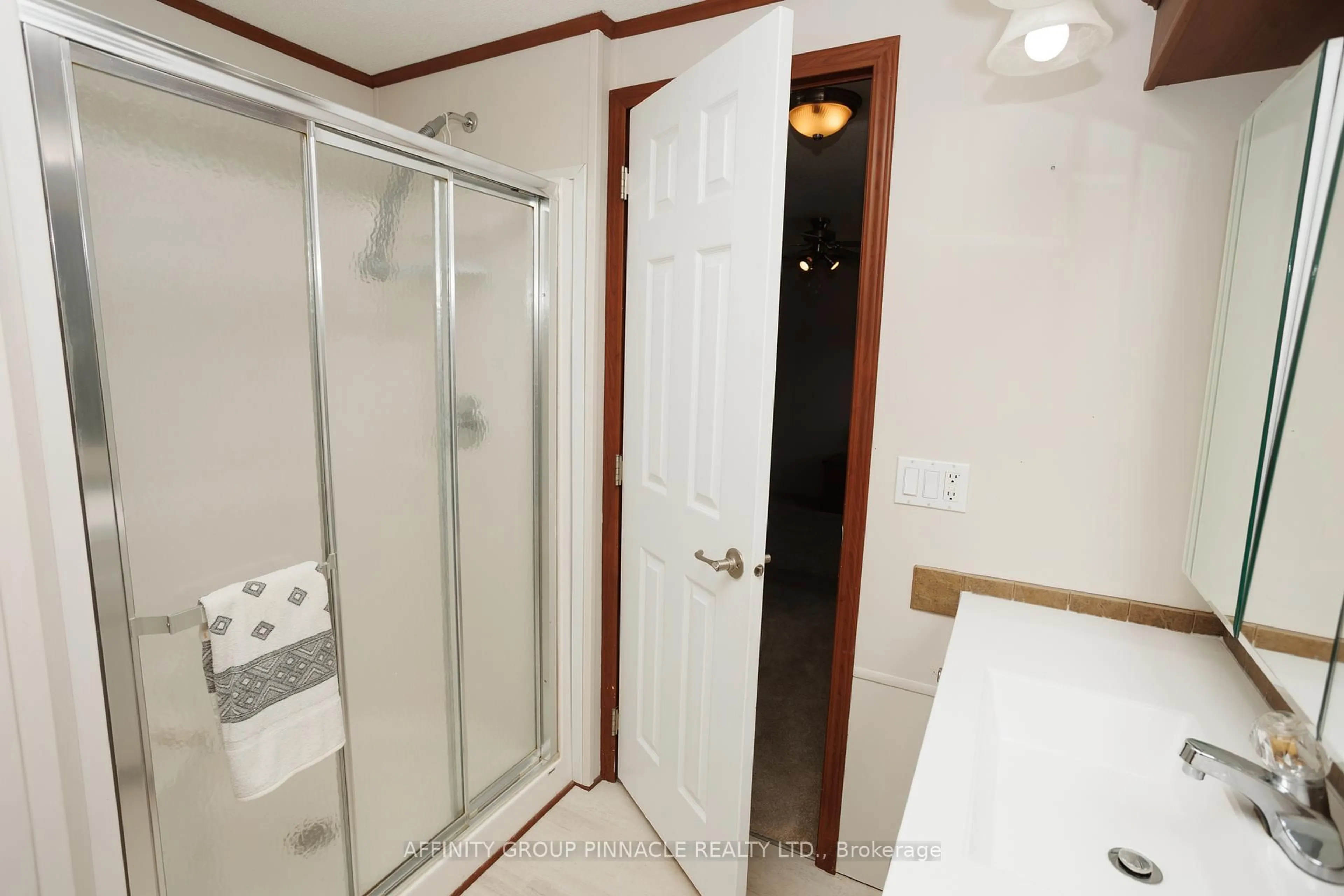 Standard bathroom, ceramic/tile floor for 20 Creekside Circ, Kawartha Lakes Ontario K0M 1L0