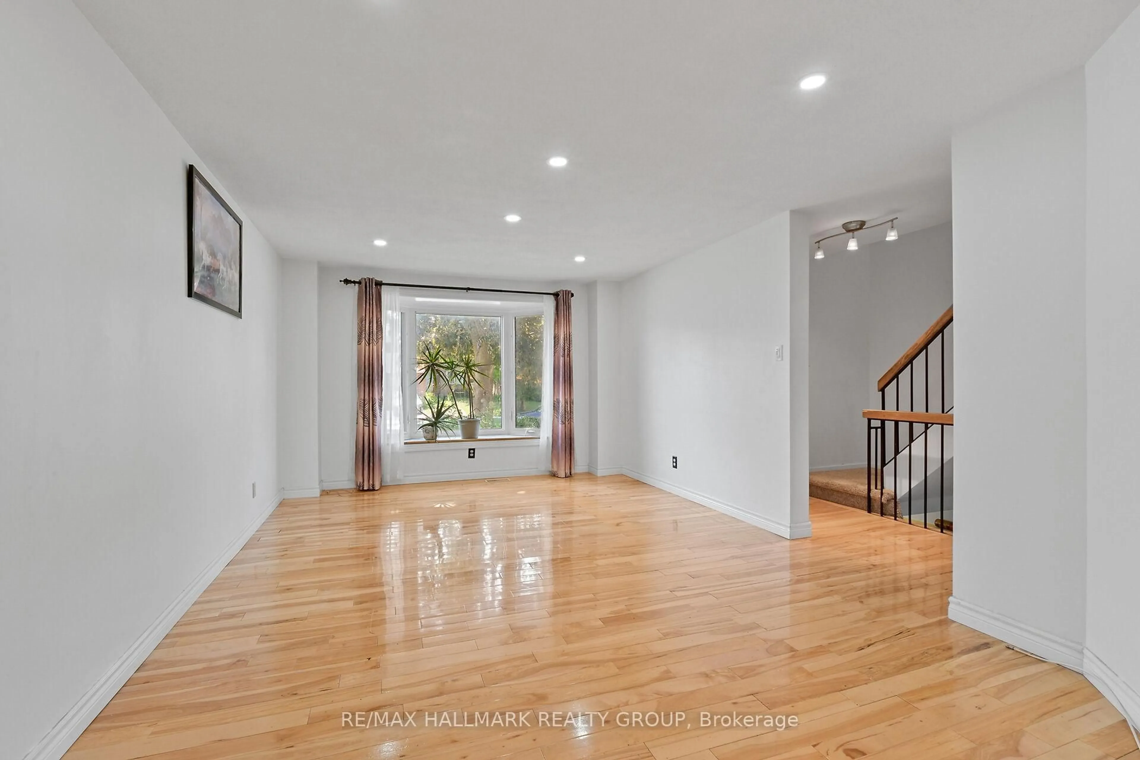 Unknown for 1089 Barwell Ave, Ottawa Ontario K2B 8H4