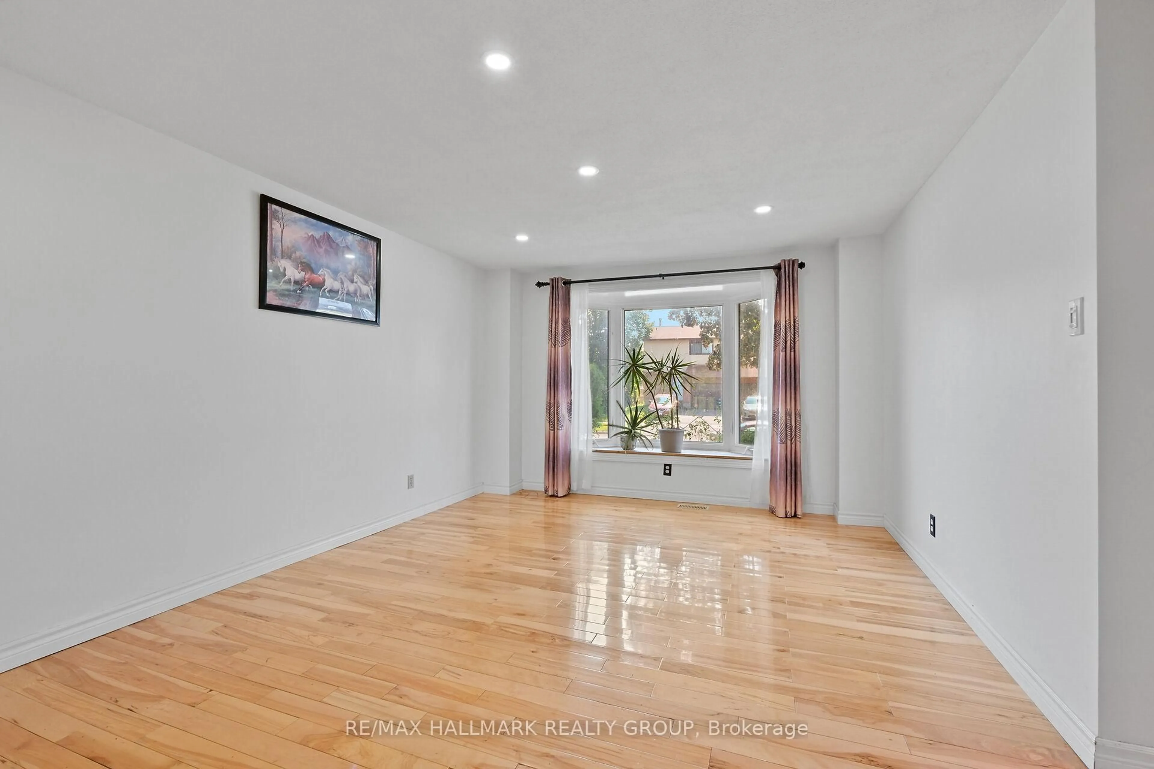 Unknown for 1089 Barwell Ave, Ottawa Ontario K2B 8H4