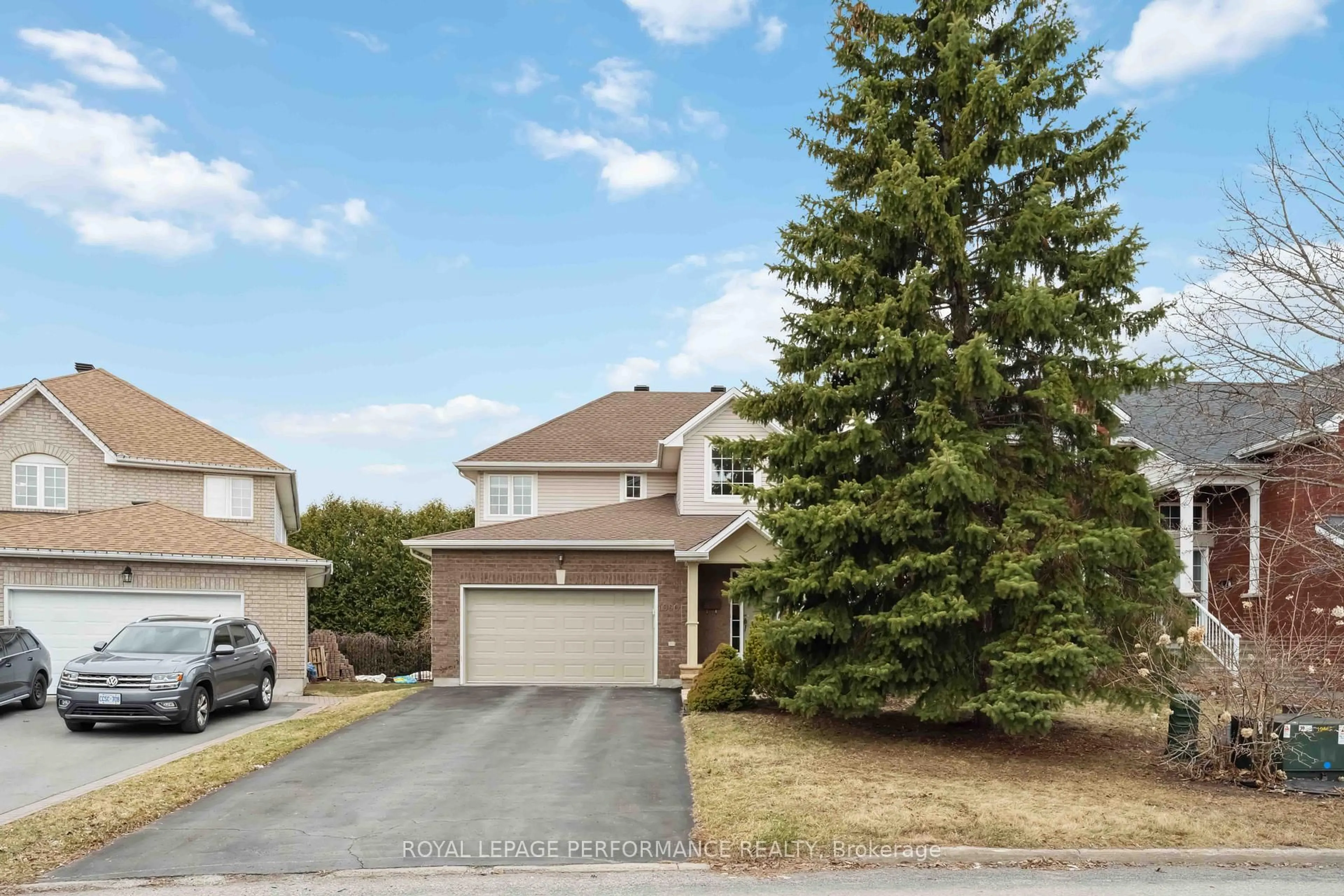 A pic from outside/outdoor area/front of a property/back of a property/a pic from drone, street for 1060 Charest Way, Orleans Ontario K4A 4B1