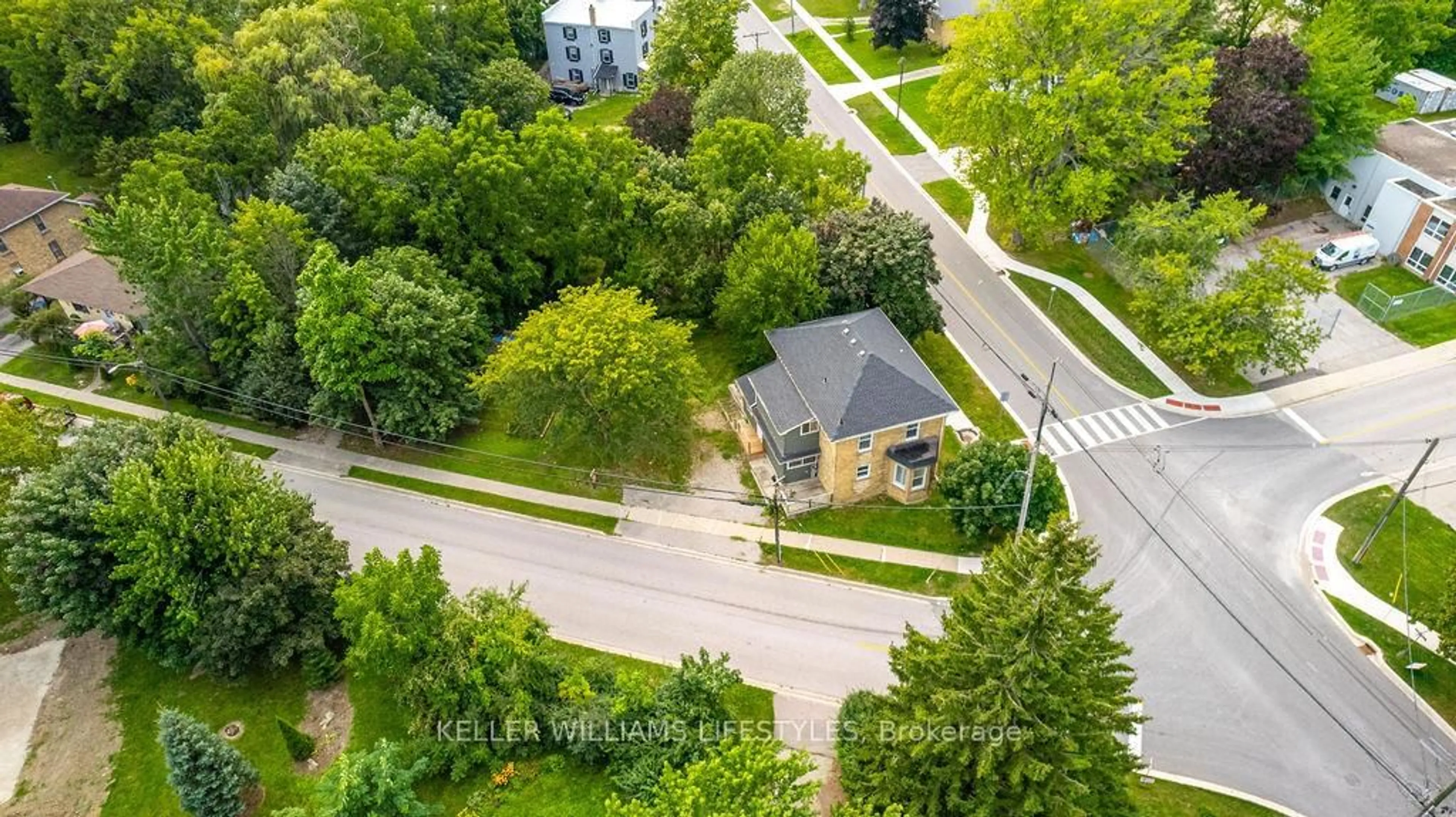 A pic from outside/outdoor area/front of a property/back of a property/a pic from drone, street for 41 BROADWAY St, Lambton Shores Ontario N0N 1J0