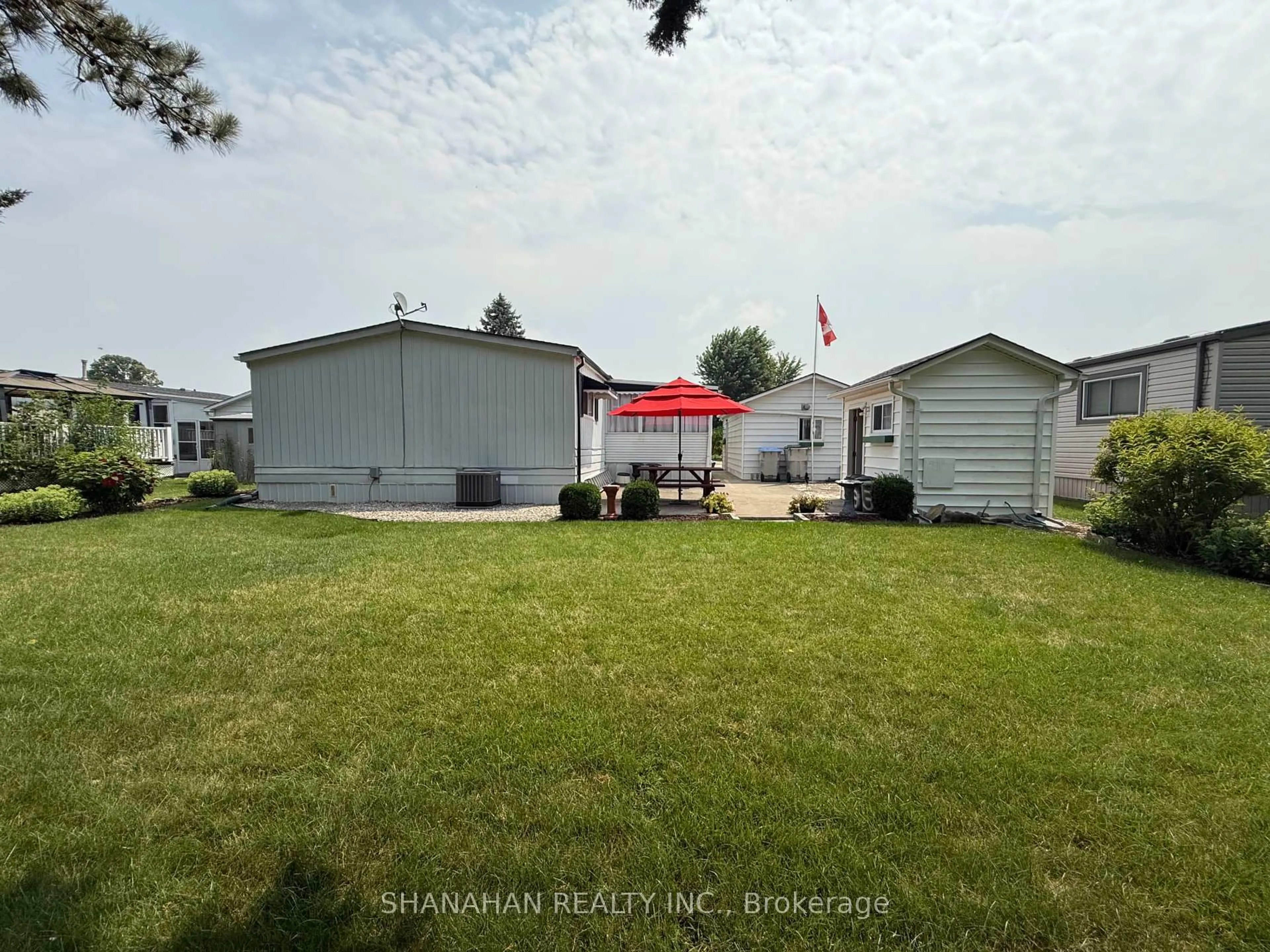 A pic from outside/outdoor area/front of a property/back of a property/a pic from drone, mountain view for 3 Miller St, Strathroy-Caradoc Ontario N7G 1A5