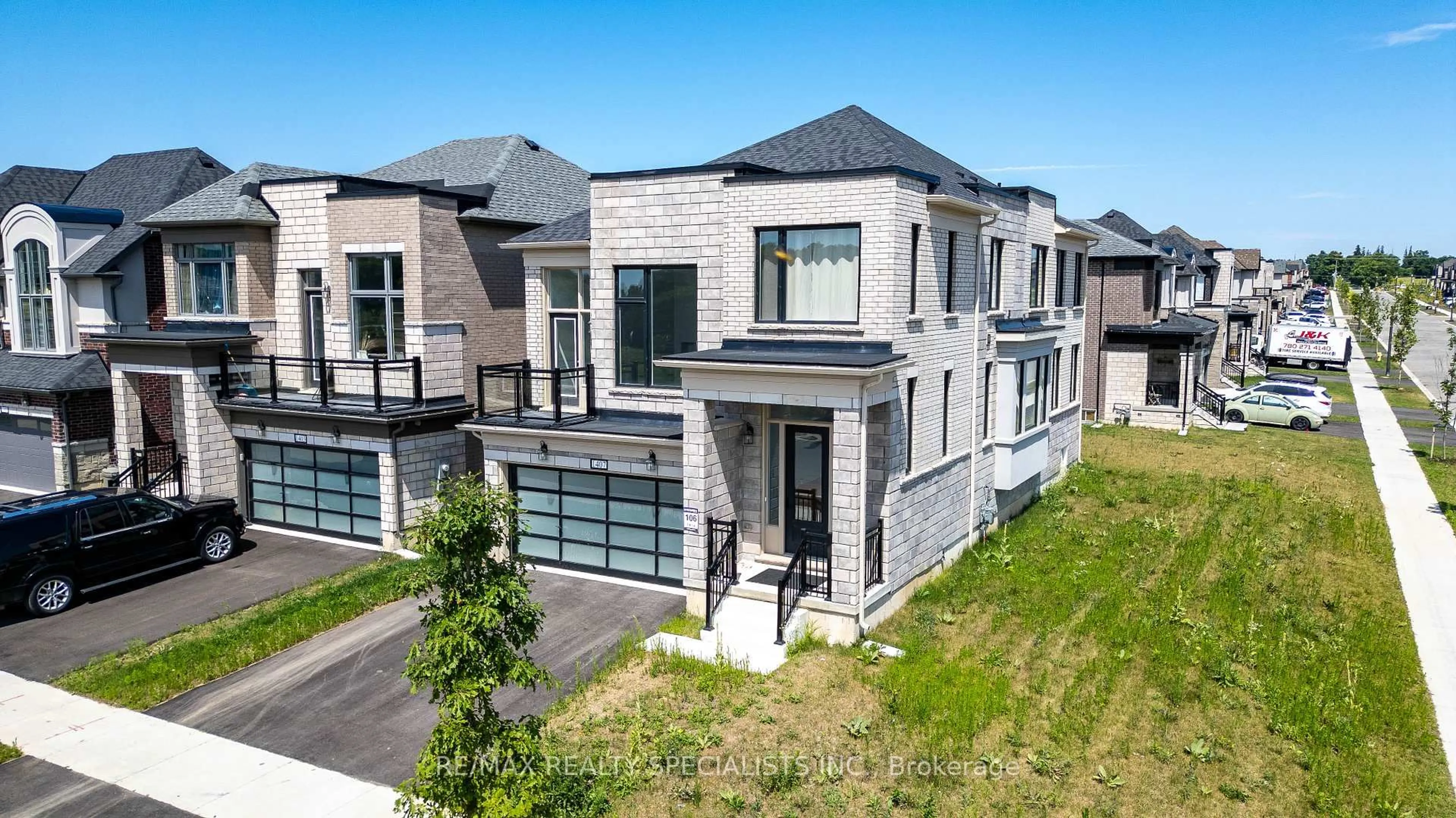 A pic from outside/outdoor area/front of a property/back of a property/a pic from drone, street for 1407 Upper Thames Dr, Woodstock Ontario N4T 0N9