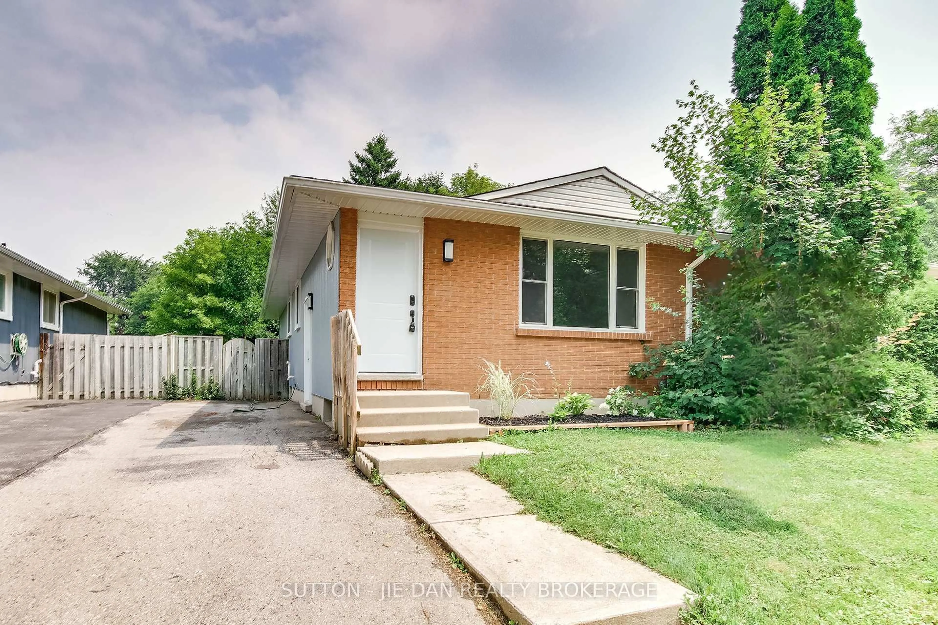 Home with brick exterior material, street for 42 WENLOCK Cres, London North Ontario N6G 3B6