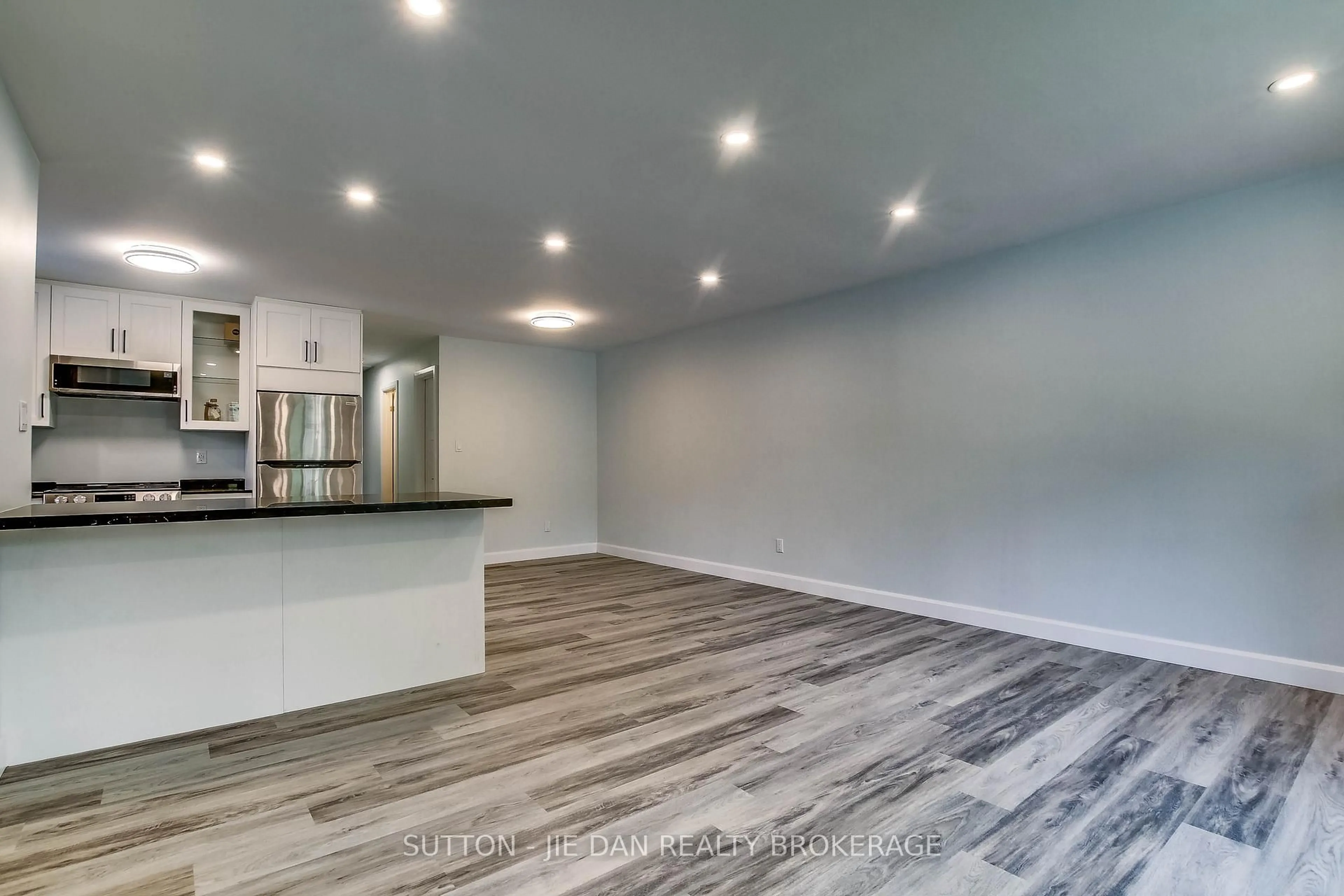 Open concept kitchen, unknown for 42 WENLOCK Cres, London North Ontario N6G 3B6