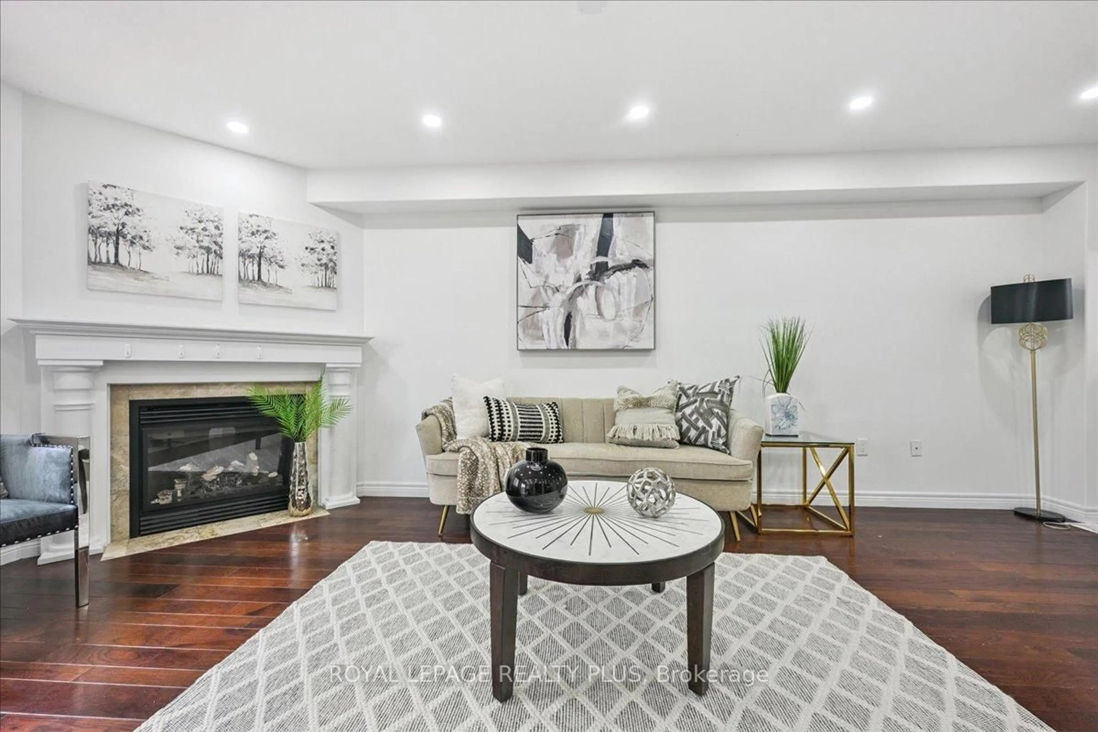 Living room with furniture, unknown for 86 Edenrock Dr, Hamilton Ontario L8E 0G7