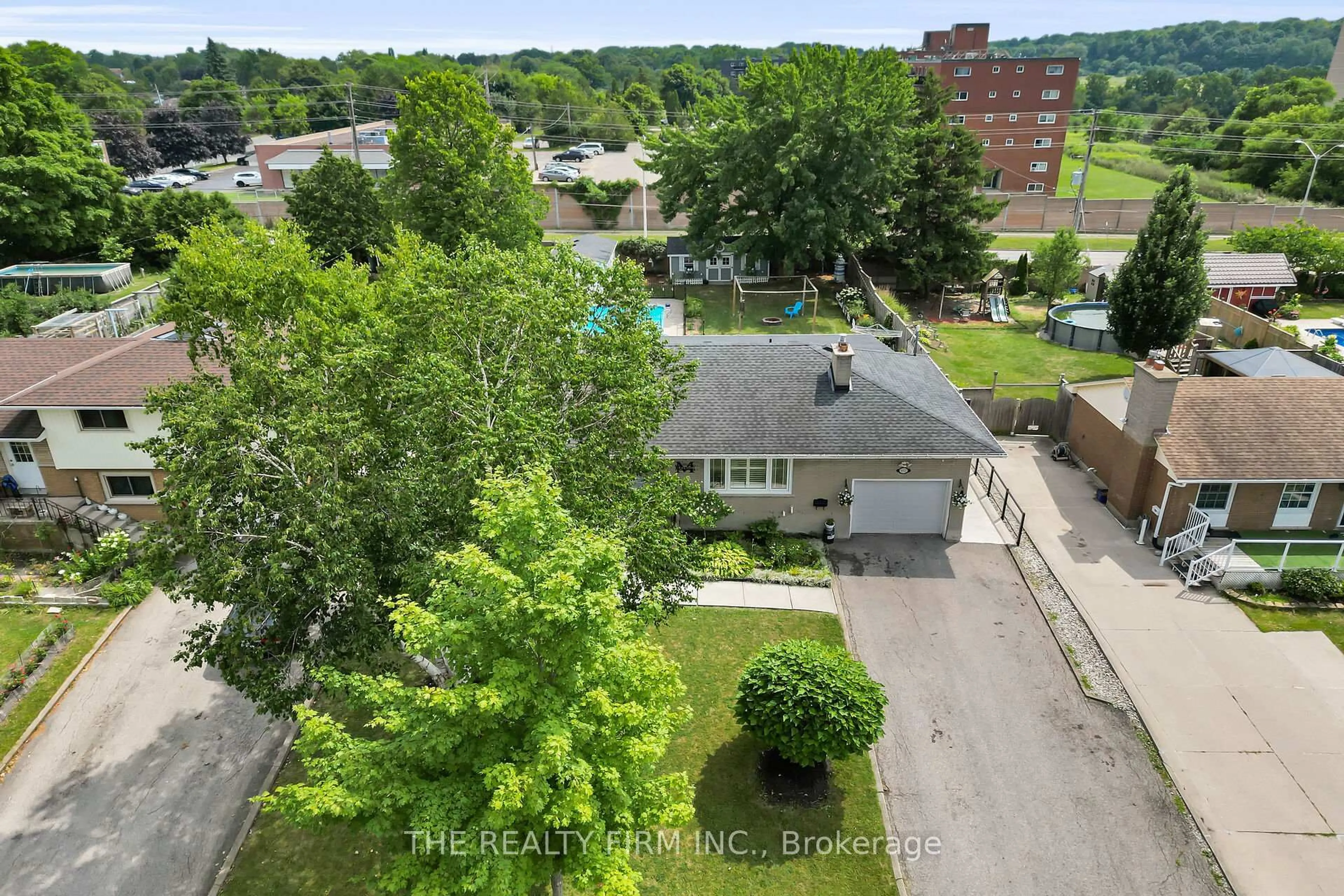 A pic from outside/outdoor area/front of a property/back of a property/a pic from drone, city buildings view from balcony for 952 Eagle Cres, London South Ontario N5Z 3H7
