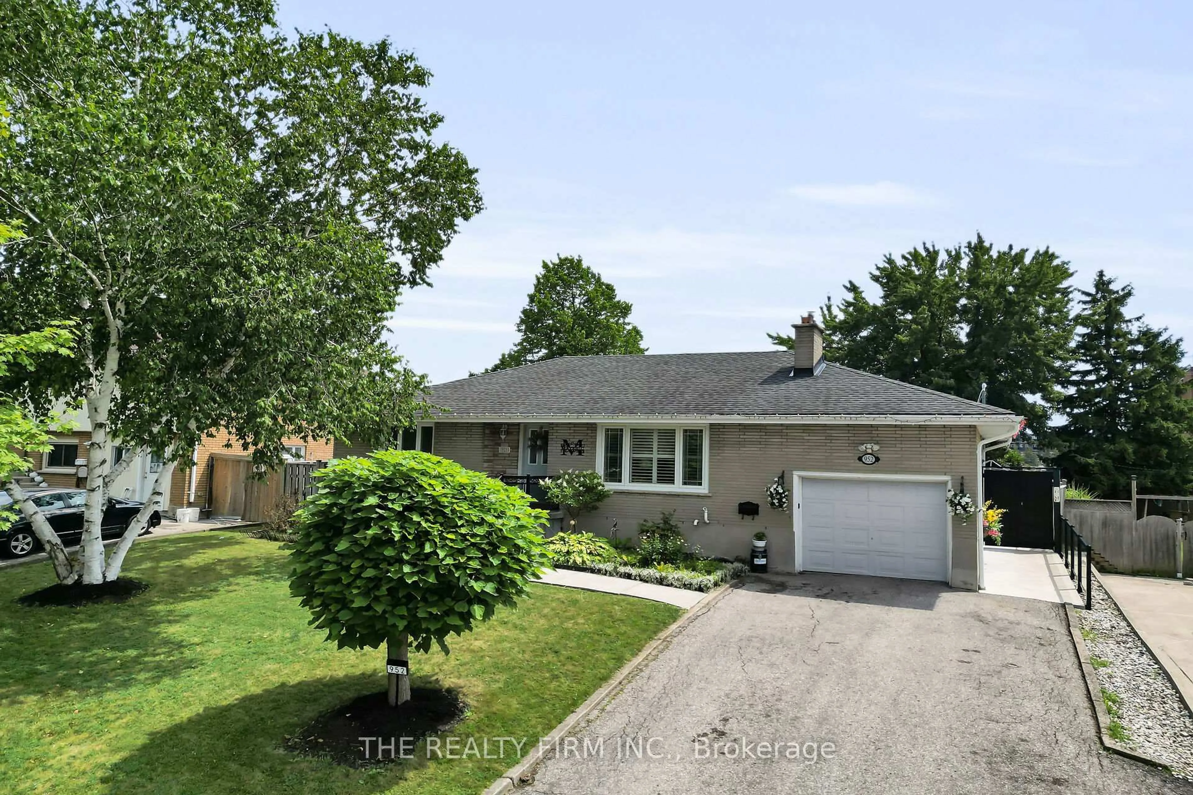 Unknown for 952 Eagle Cres, London South Ontario N5Z 3H7
