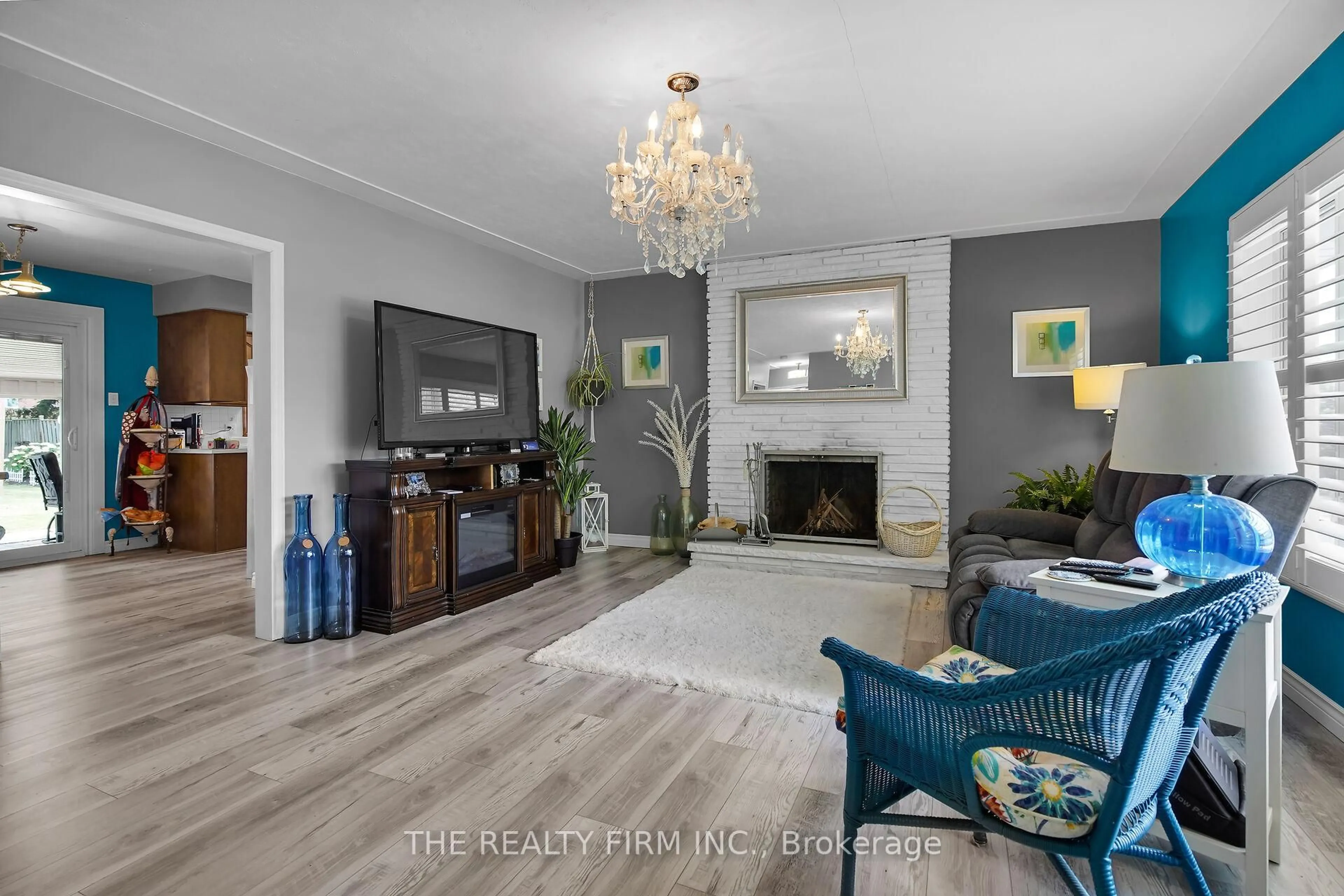 Living room with furniture, unknown for 952 Eagle Cres, London South Ontario N5Z 3H7