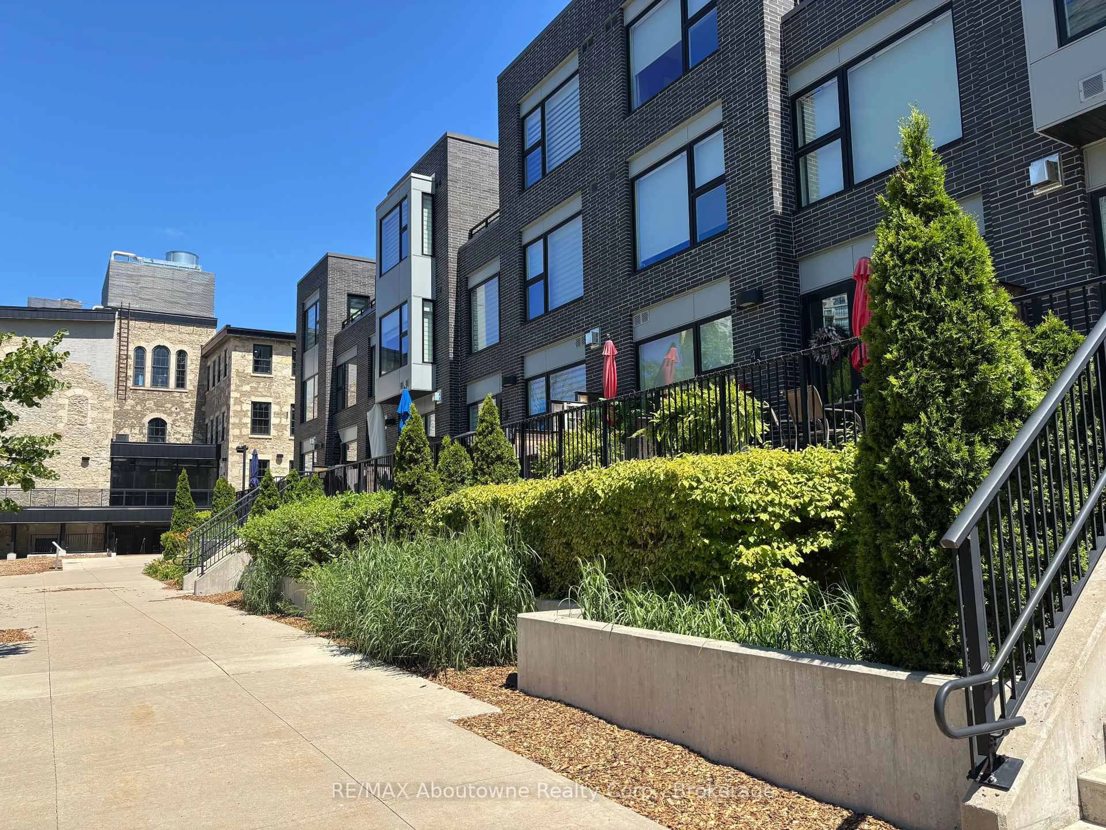 A pic from outside/outdoor area/front of a property/back of a property/a pic from drone, street for 53 Arthur St #RL5, Guelph Ontario N1E 0P5