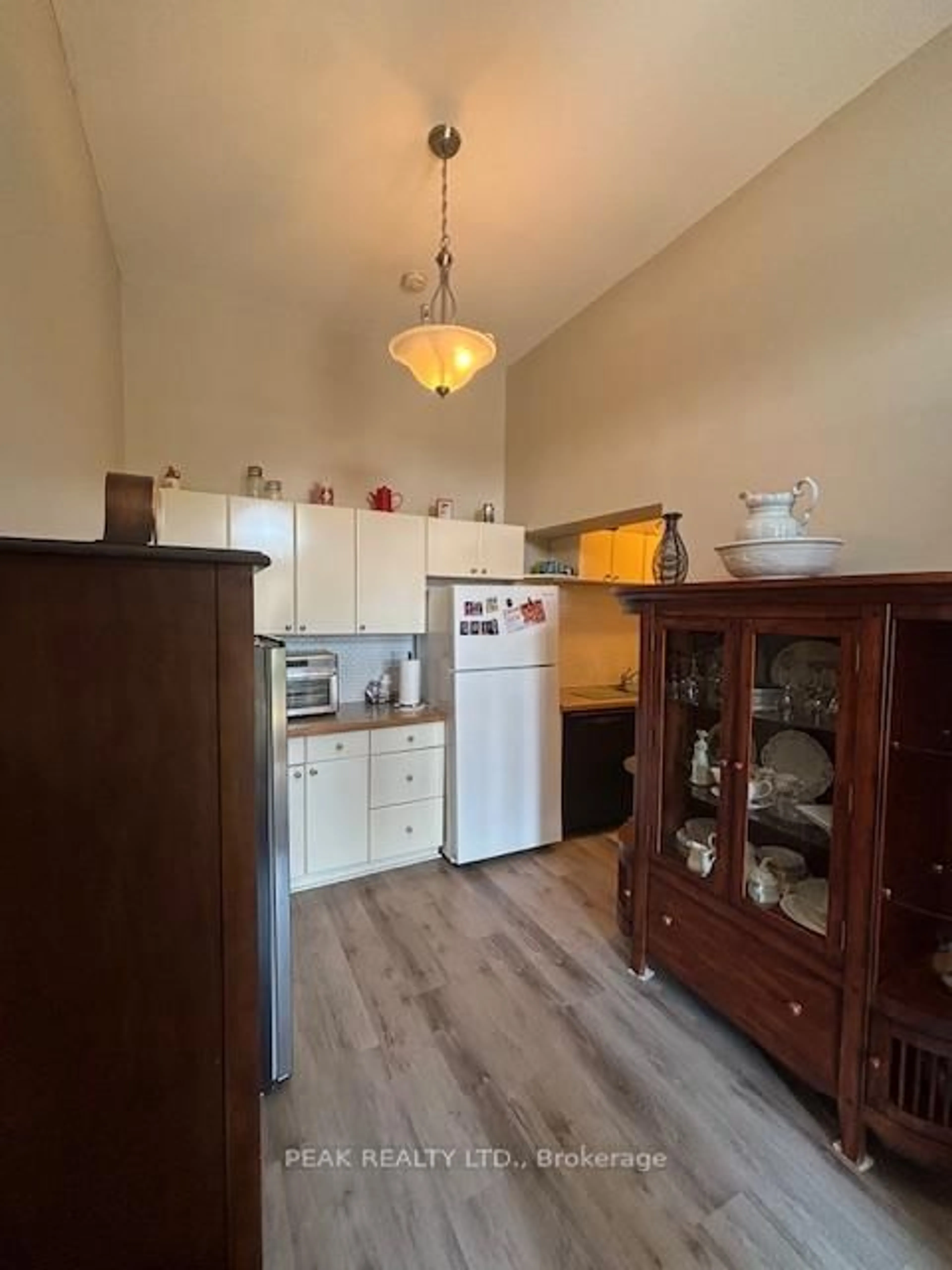 Standard kitchen, unknown for 15 Buffalo St, Brantford Ontario N3R 1C7
