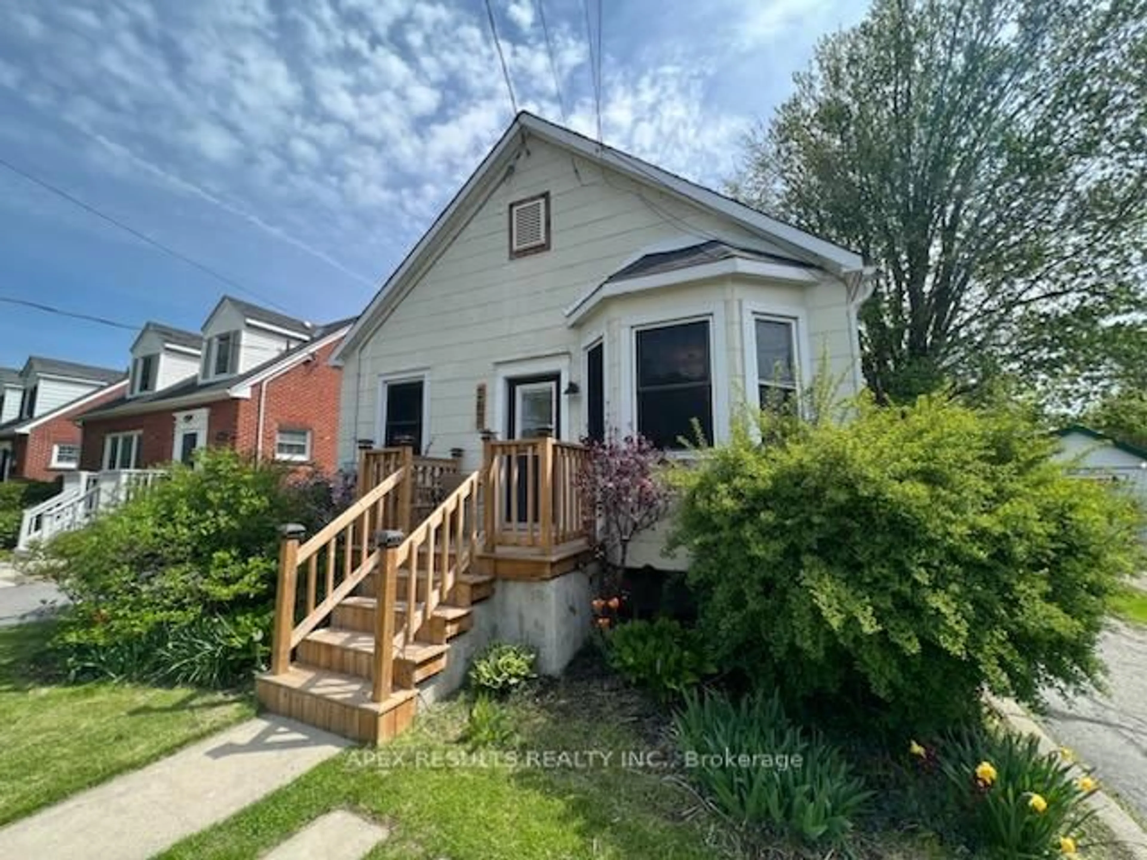 A pic from outside/outdoor area/front of a property/back of a property/a pic from drone, street for 267 Bleecker Ave, Belleville Ontario K8N 3V3