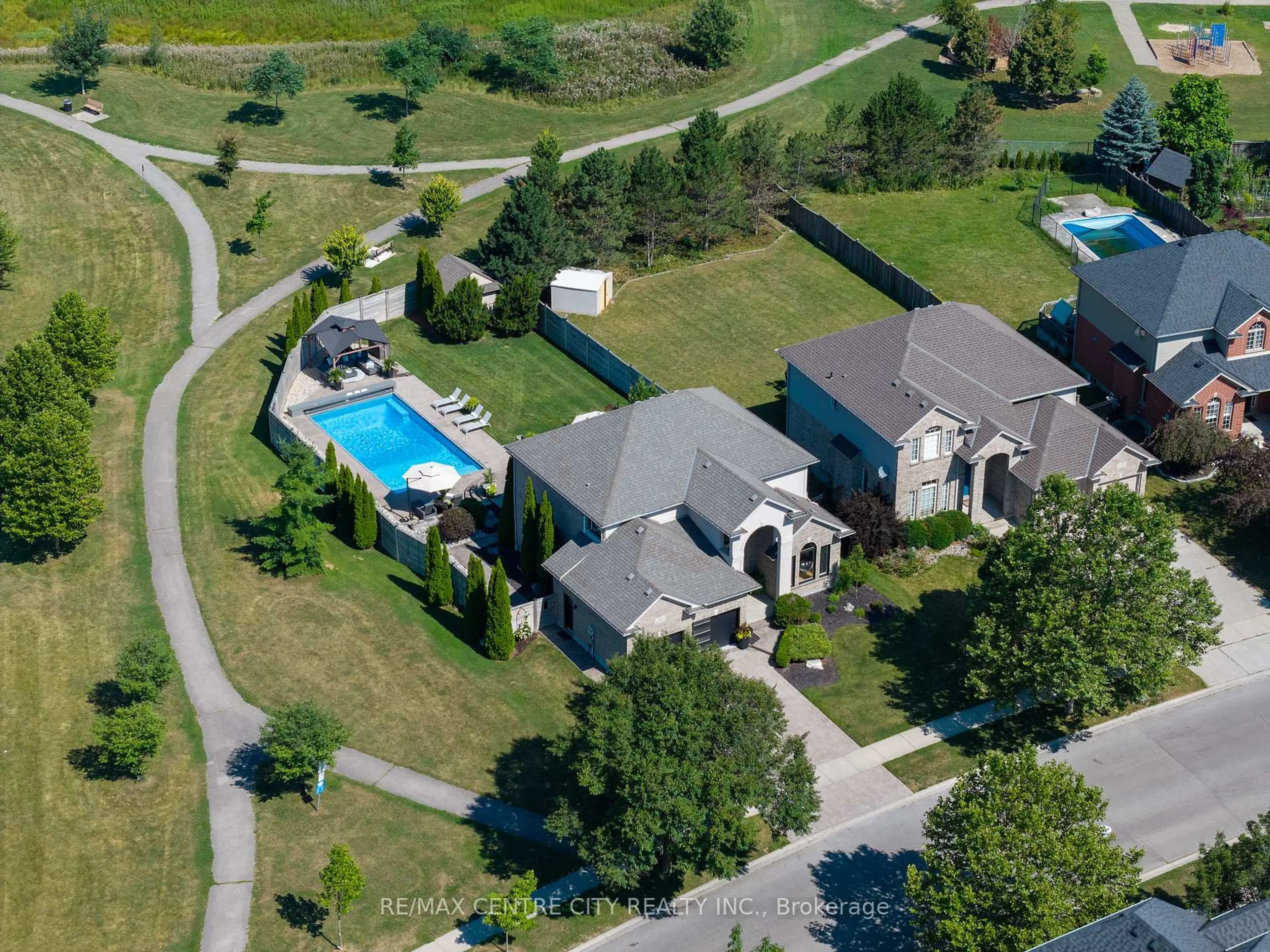 A pic from outside/outdoor area/front of a property/back of a property/a pic from drone, street for 200 Plane Tree Dr, London North Ontario N6G 5H4