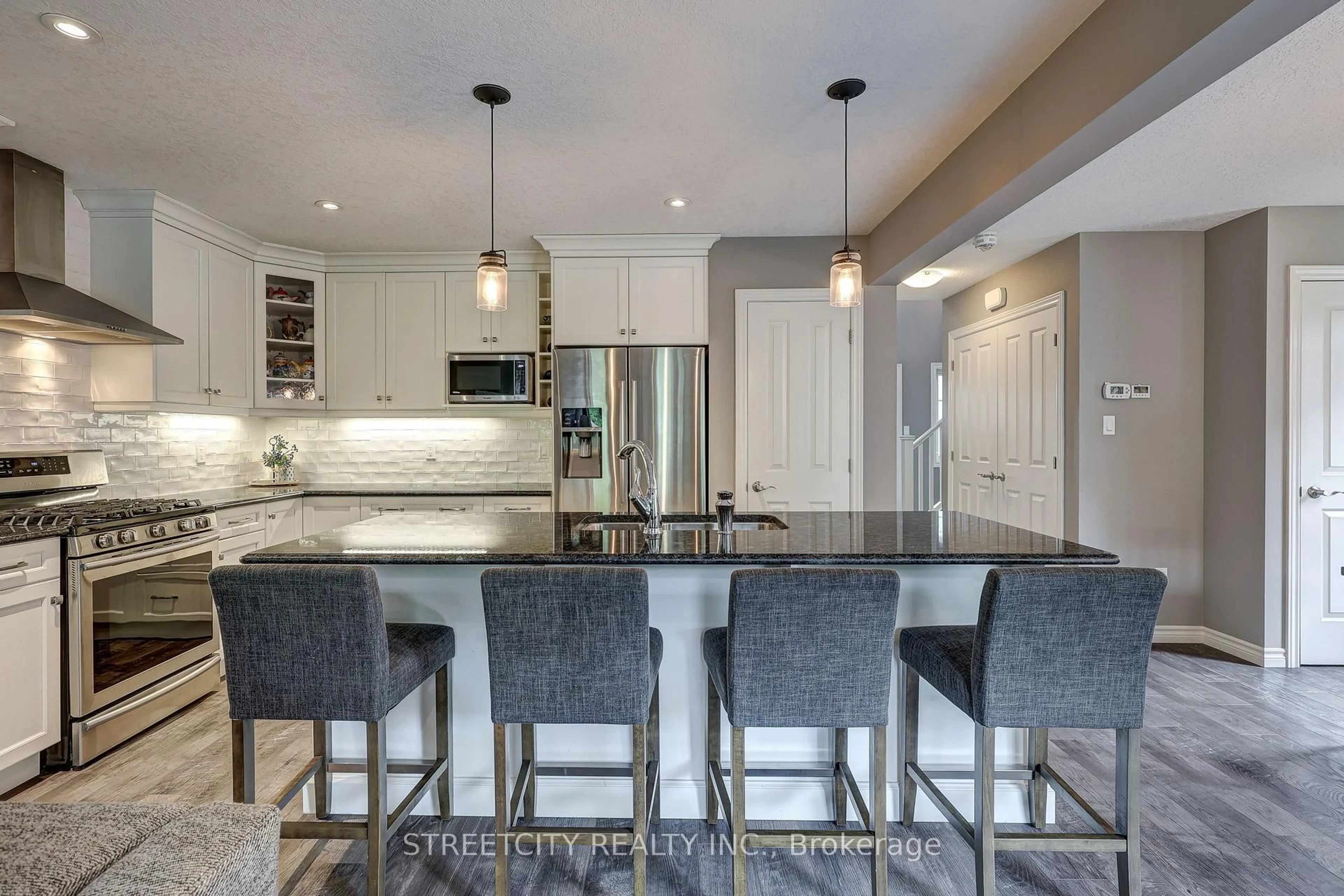 Open concept kitchen, ceramic/tile floor for 400 Beamish St, Central Elgin Ontario N5L 0A7