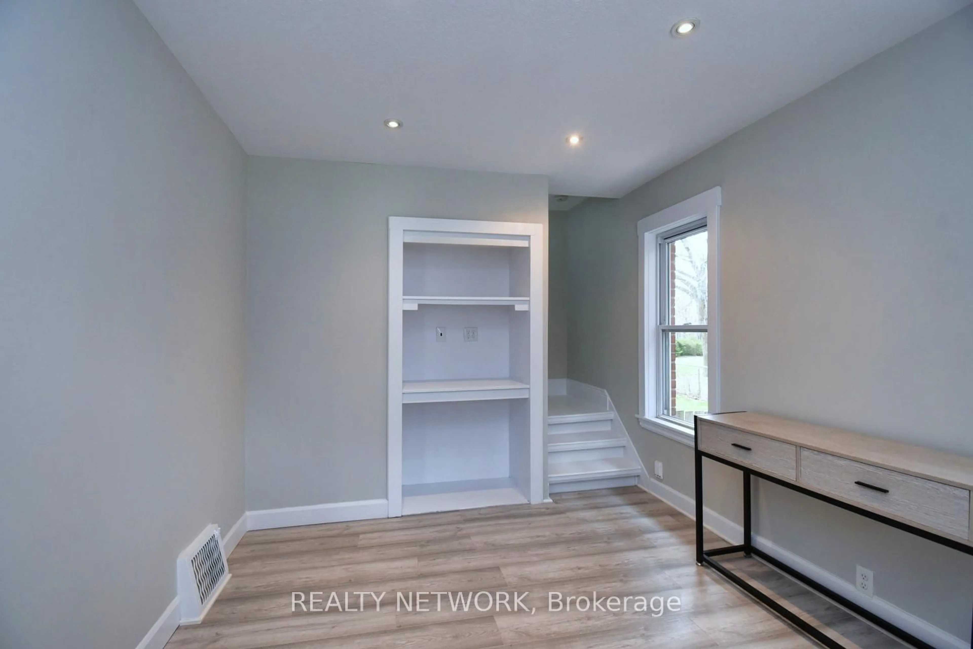 Unknown for 82 Alpine Ave, Hamilton Ontario L9A 1A6