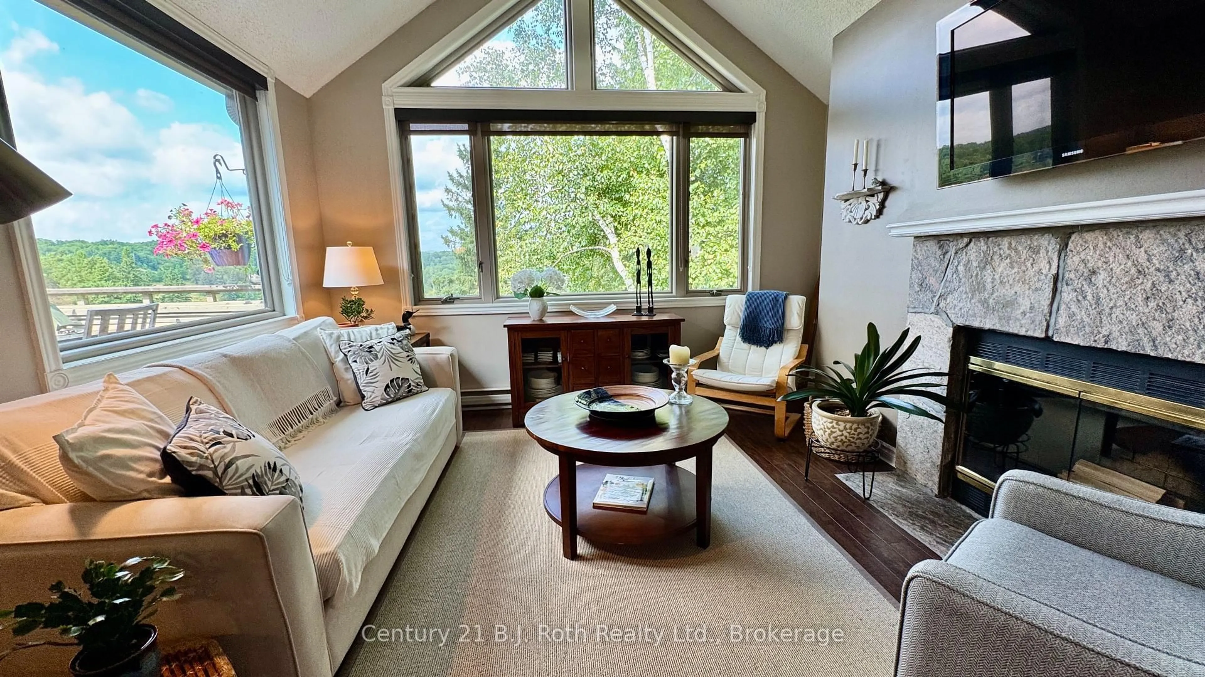 Living room with furniture, wood/laminate floor for 331 Grandview Hilltop Dr, Huntsville Ontario P1H 2J5