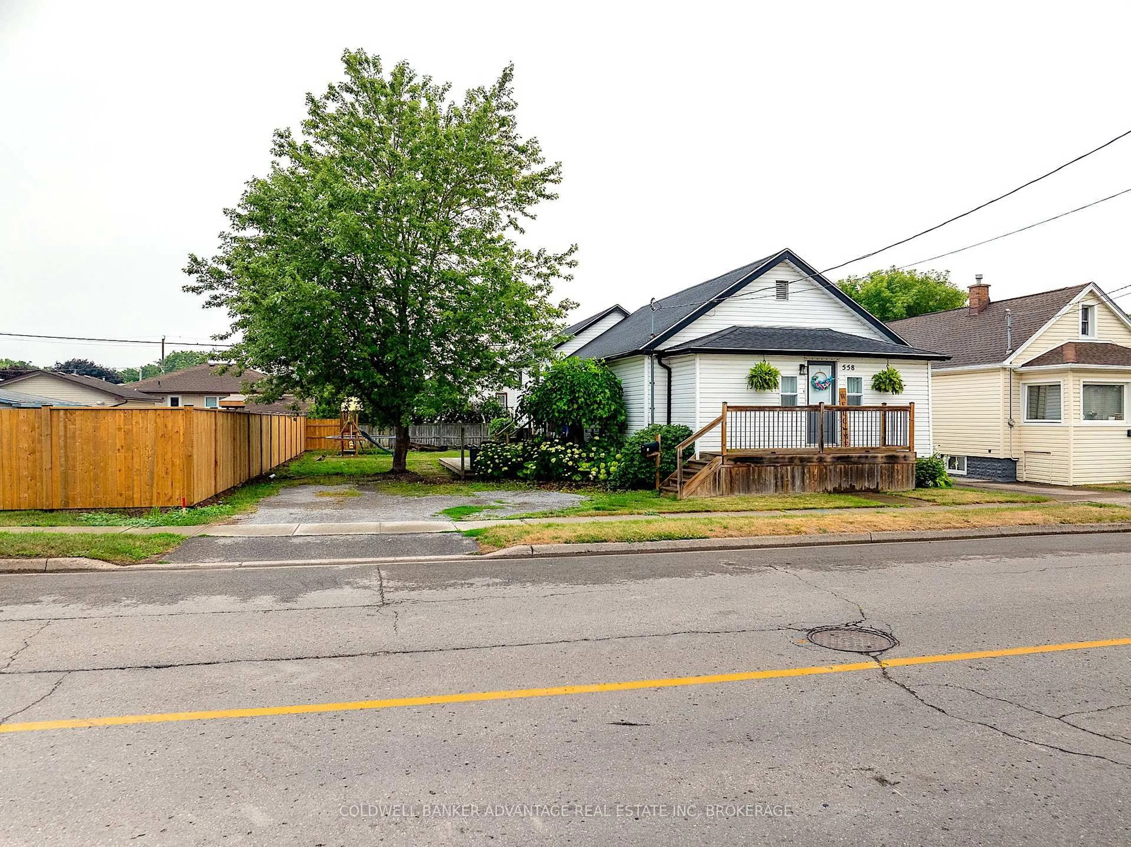 A pic from outside/outdoor area/front of a property/back of a property/a pic from drone, street for 558 STEELE St, Port Colborne Ontario L3K 4Y3