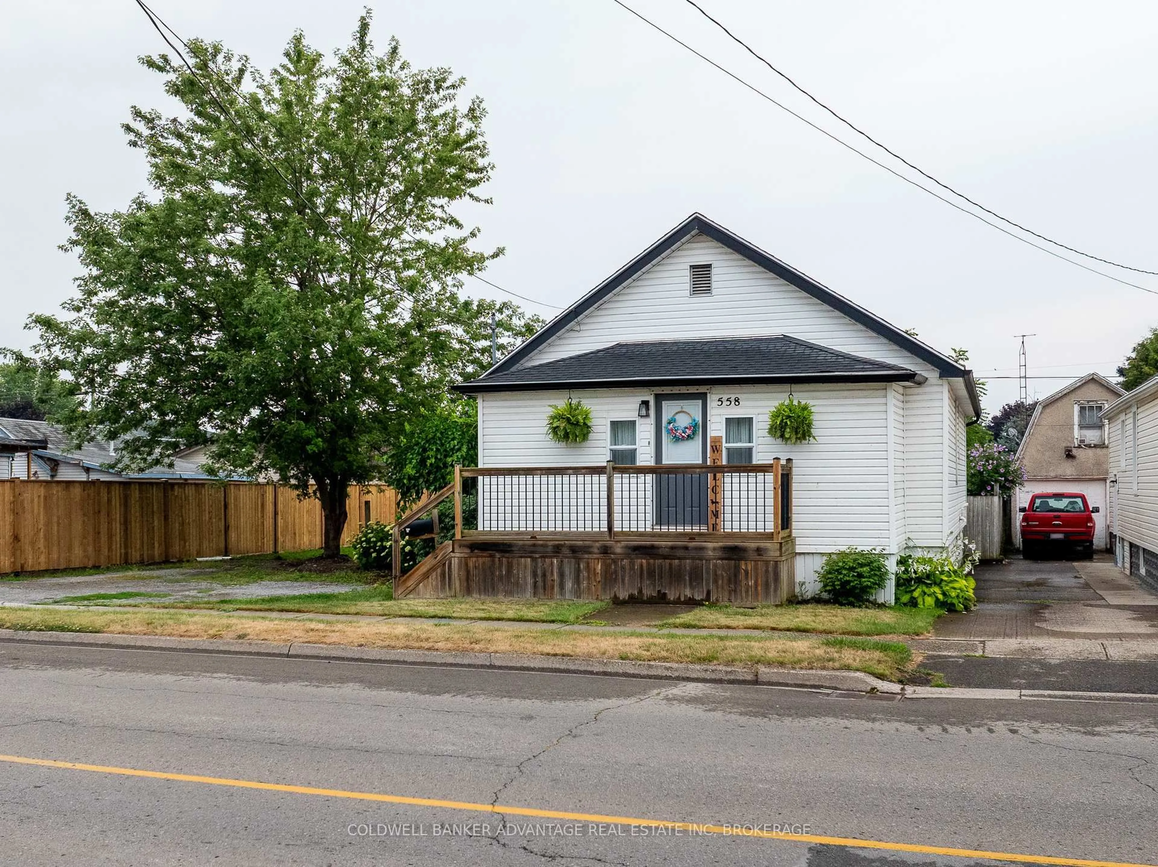 A pic from outside/outdoor area/front of a property/back of a property/a pic from drone, street for 558 STEELE St, Port Colborne Ontario L3K 4Y3