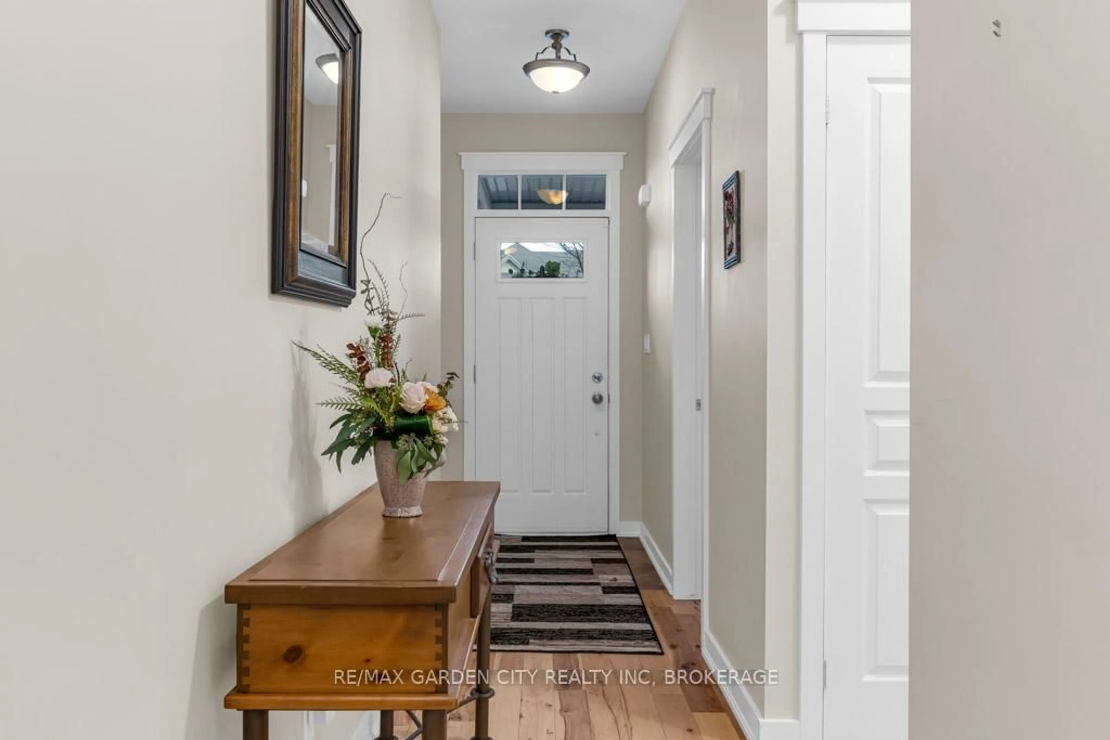 Indoor entryway for 2880 King St #20, Lincoln Ontario L0R 1S0