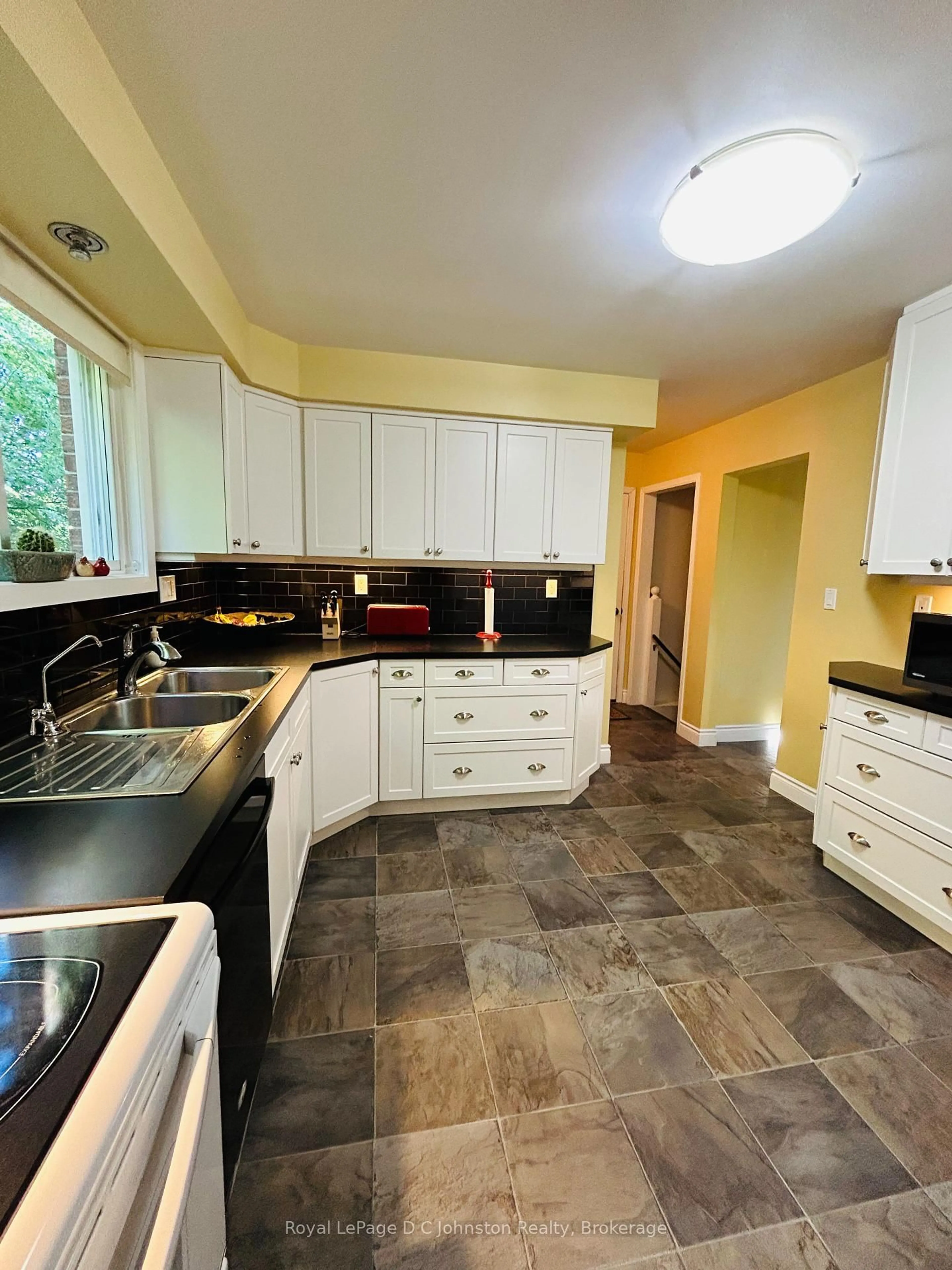 Unknown for 431 Thede Dr, Saugeen Shores Ontario N0H 2C4