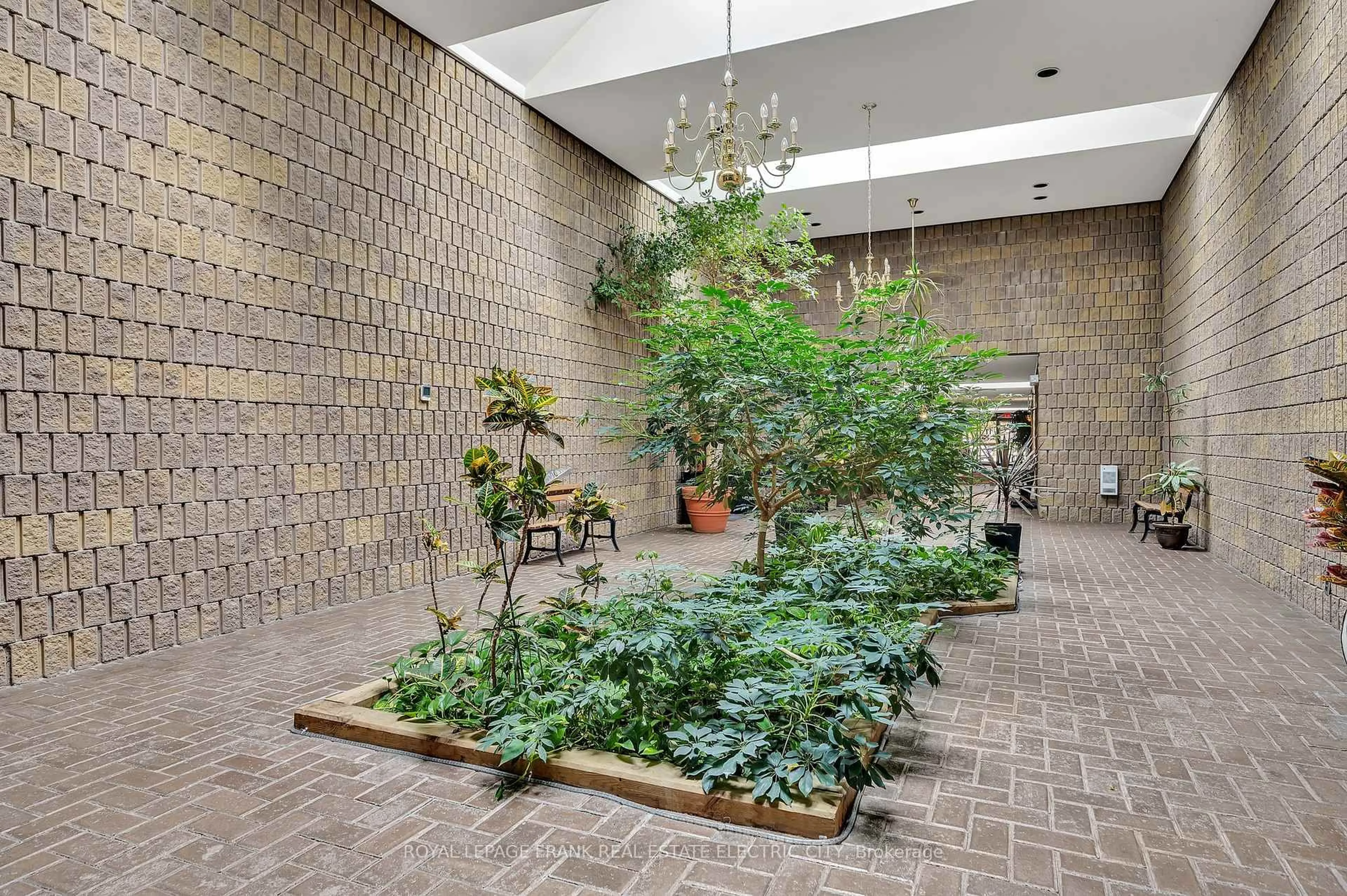 Indoor foyer for 11 Paddock Wood #7, Peterborough Ontario K9H 7H2