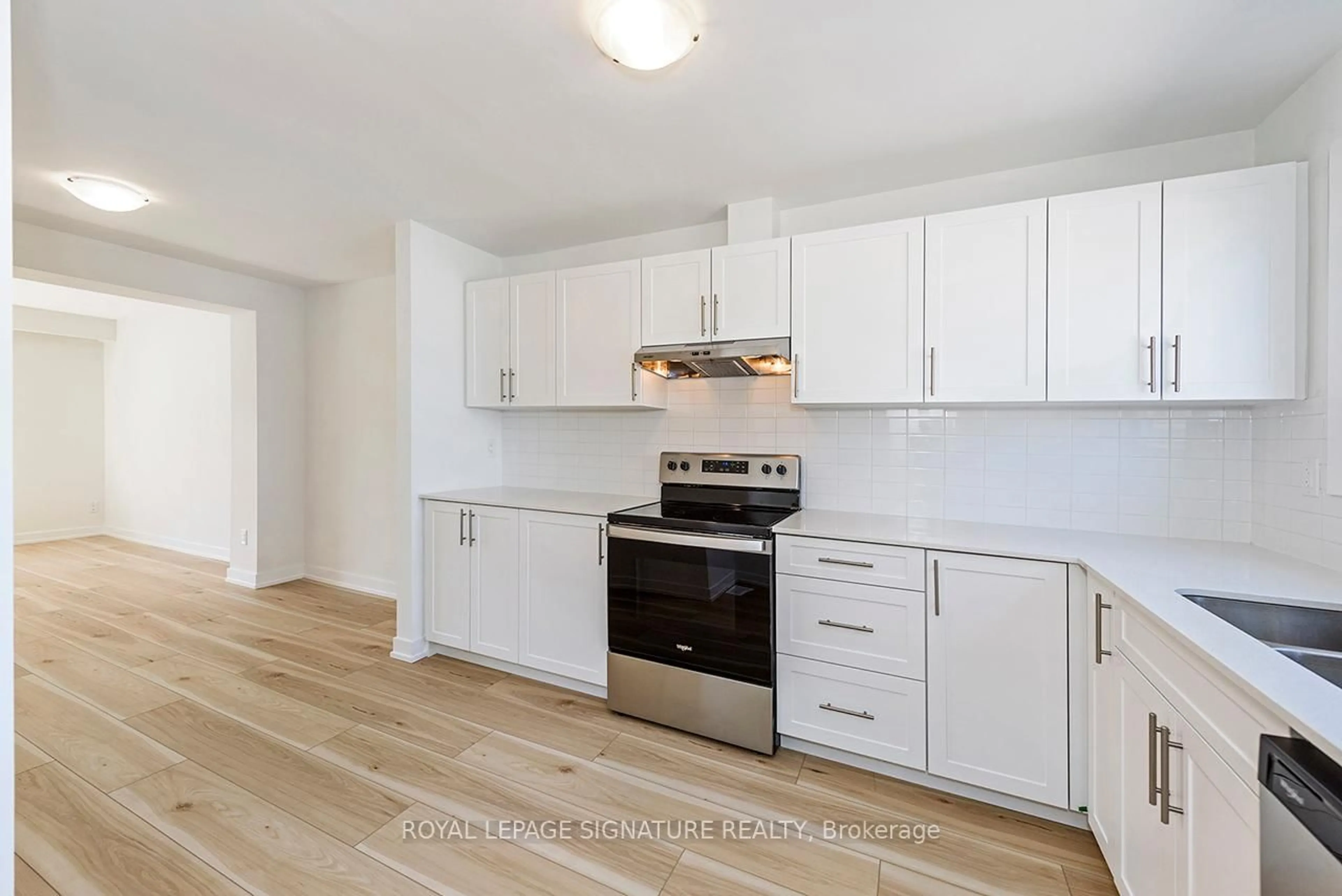 Standard kitchen, wood/laminate floor for 20 Anna Capri Dr #4, Hamilton Ontario L8W 1M6