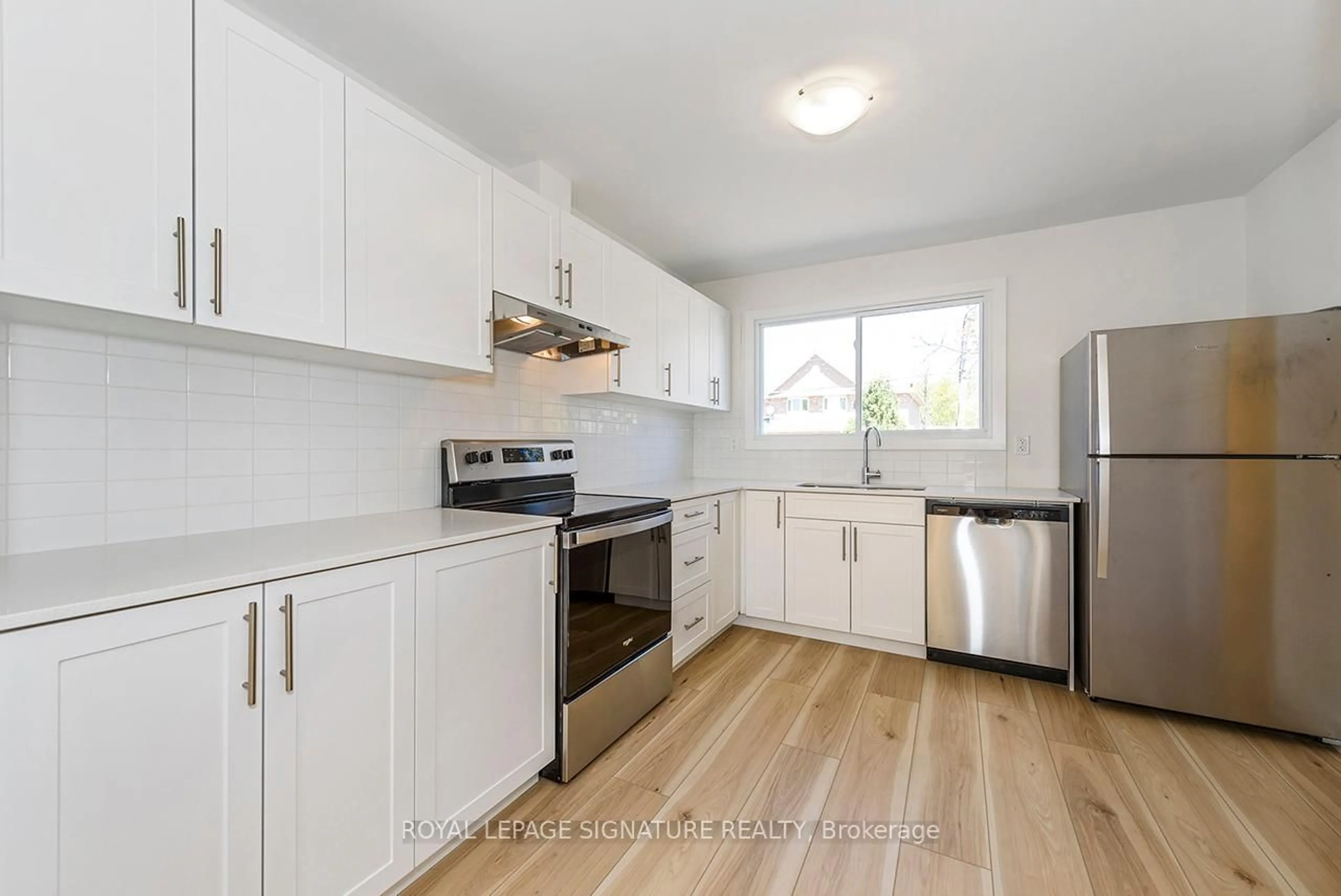 Standard kitchen, wood/laminate floor for 20 Anna Capri Dr #4, Hamilton Ontario L8W 1M6